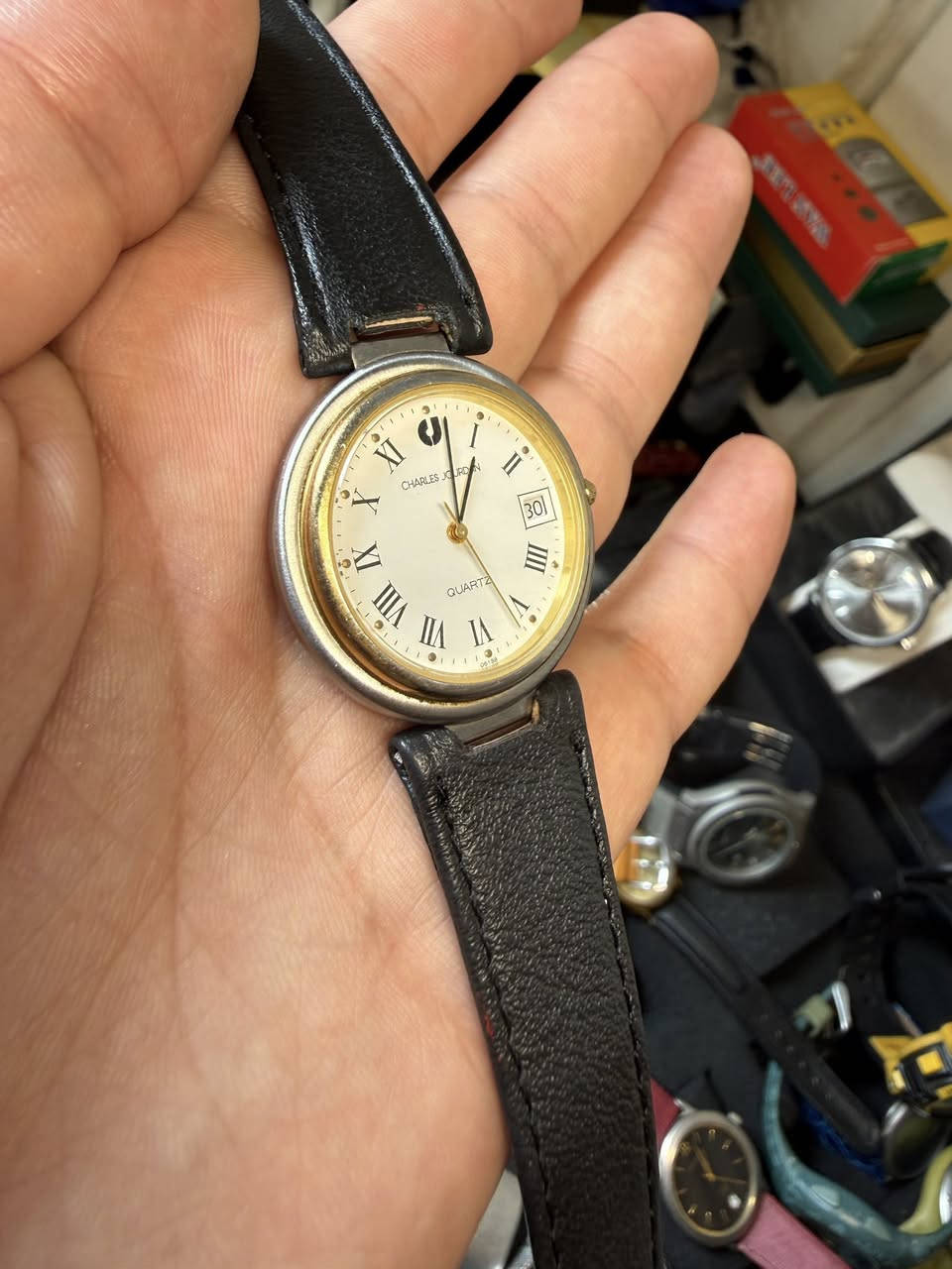 سلام علیکم. 
ساعە جارلس  جوردن فرنسيه  اصلی للبیع. مكینه باتری 7 احجار. ارقام رومانی. منفذ یومی. ستنلس ستیل. قطر33ونص مع زمبلک. نضیف و شغال مضبوط. ساعه بتصامیم سویسریه رائعه مثل دنهیل. سعر 60 الف.


**إذا كنت صاحب هذا الإعلان وتريد حذفه لأي سبب، رجاءا أرسل رسالة إلى الدعم الفني**