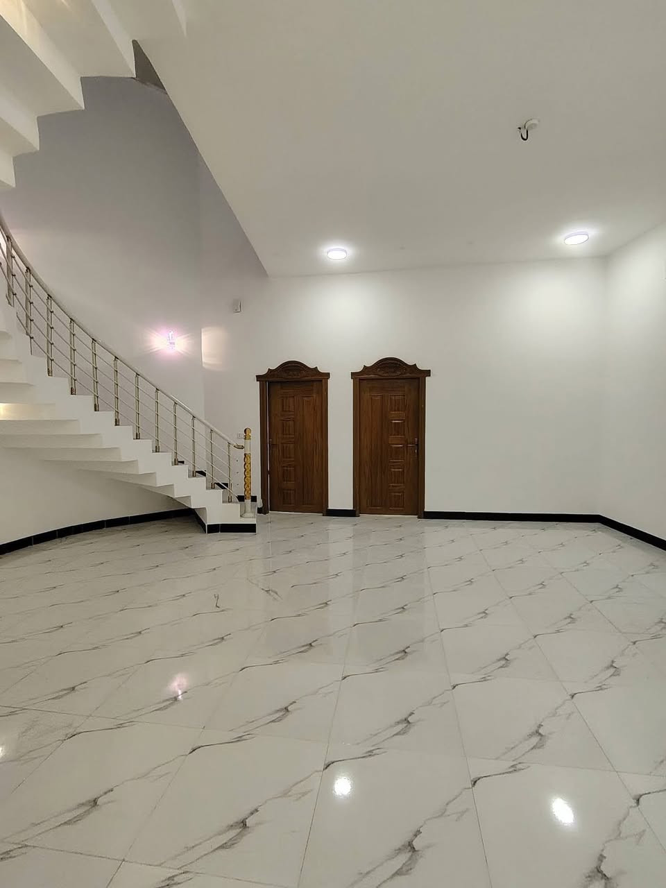 ياالله اسعد الله اوقاتكم بكل خير احبتي
يتوفر #دارين سكن #طابو زراعي #عراقي سند 25 #وكالة ونسخه من #الطابو ومكاتبه #تتكاتب ويه#صاحب لأرض مباشر

#مساحه كل دار ٢٥٠ متر

تريد #واحد تريد #ثنين

#يتكون من #ثلاث قرف منام #ودوانيه #وصاله

#كلش واسعه #ومطبخ وصحيات داخليه وخارجيه وكراج سياره يقع على #شارع 10 متر تبليط

كافه خدمات متوفره يمك

#العنوان البصره ابي الخصيب محيله طريق سيد حامد #قرب مدينه الاندلس السكنيه

#السعر 130 مليون وقابل للتفاوض 

#للاستفسار اكثر اتصل ***********

نستقبل جميع العروض العقاريه
