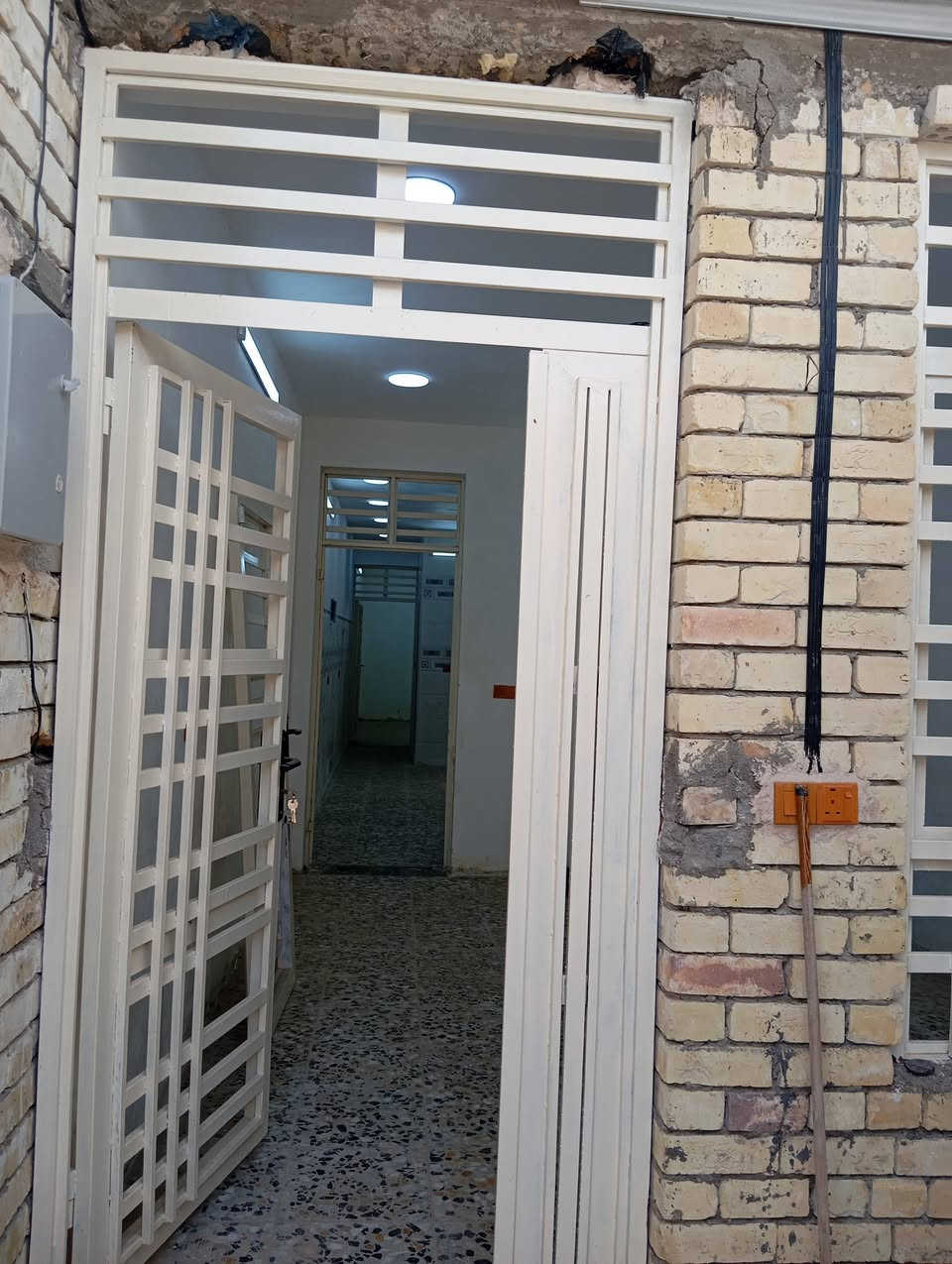 للبيع بيت جديد بناء حديث 4*20 الدسيم طابق واحد والطابق الثاني صاعد البناء البيت فارغ  *********** وات ساب موجود
