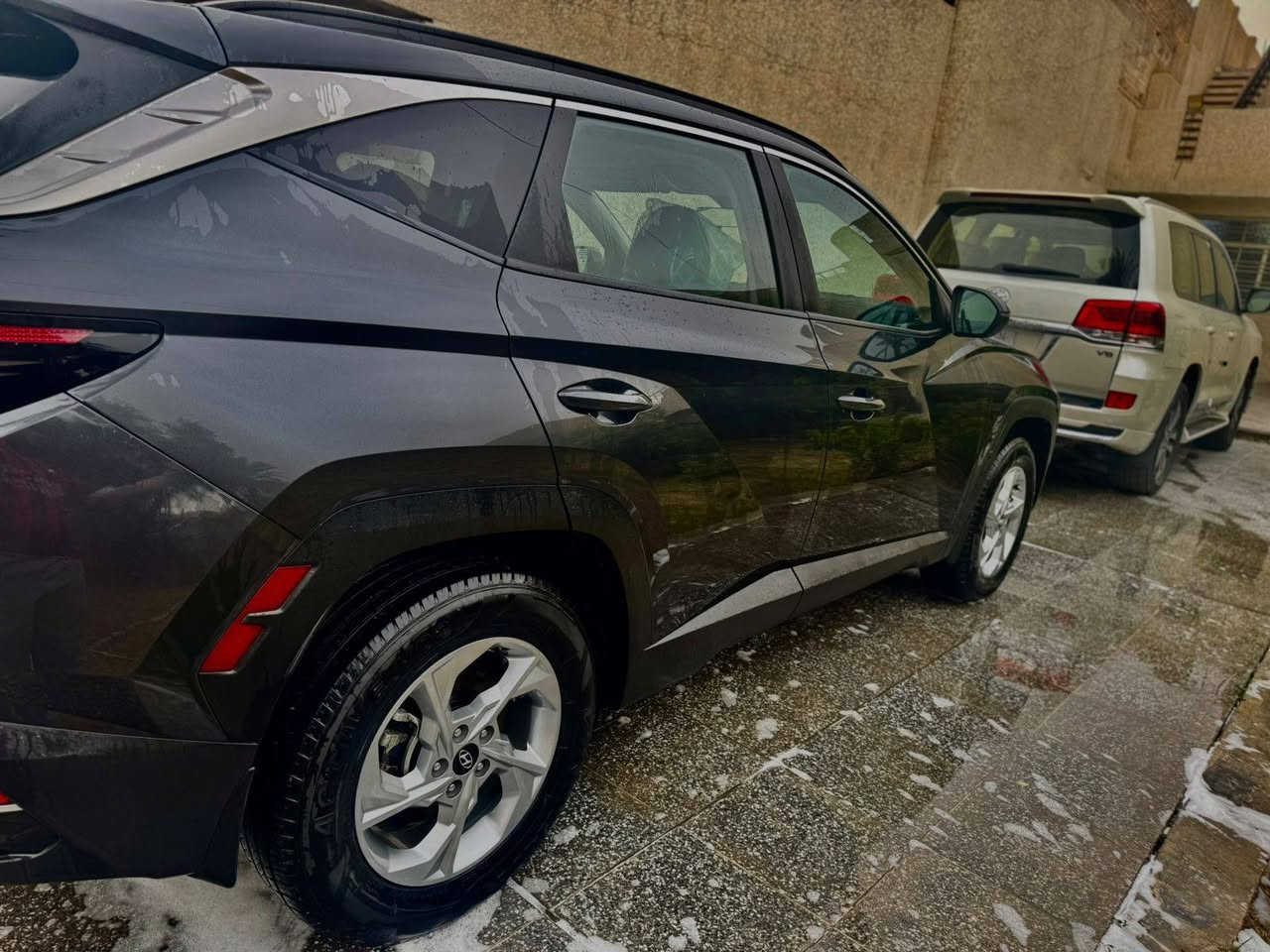 للبيع توسان موديل ٢٠٢٣ وارد امريكي حادث جانبي باب السايق وحافه الجاملغ السياره فول عدا البانوراما
١. بصمه 
٢. ⁠سايد بريك دكمه 
٣. ⁠جنطه كهرباء ⚡️ 
٤. ⁠تشغيل عن بعد 
٥. ⁠اوتو هولد 
٦. ⁠شاحن واير ليس 
٧. ⁠فول رادارات جانبي وامامي 
مكانها الغزاليه للاتصال ‭٠٧٧١ ٤٤٠ ٥٥٣١‬
السعر ١٨٣ وبيها شي بسيط
