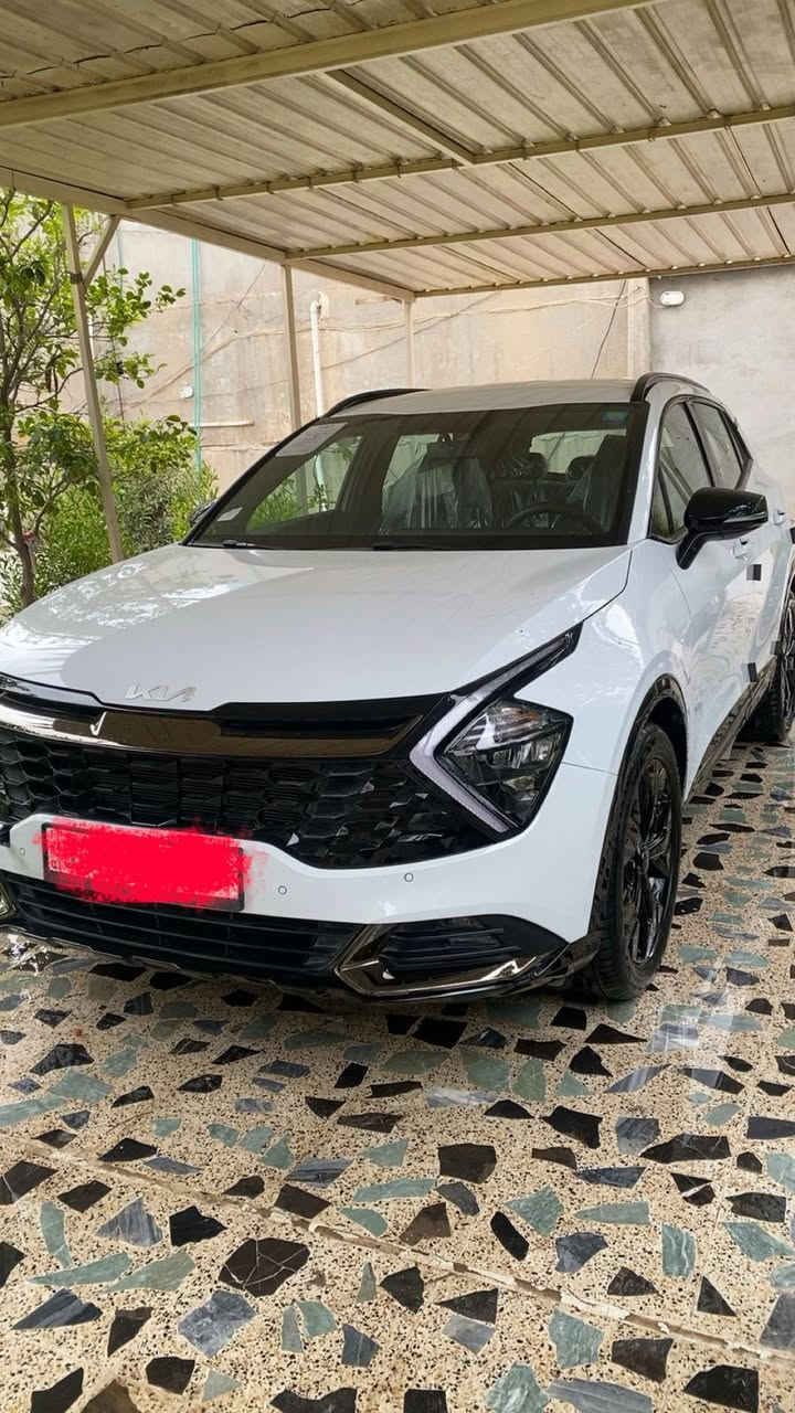 ‏Kia Sportage 2025 🚗 | Black Edition
– مرقم بغداد – داخلية جلد زيتوني مطعم بكنتارا  
ماشية 5000
المواصفات:
 • محرك سعة 2000 سي سي
 • بصمة + تشغيل عن بعد
 • كراسي كهرباء مع تدفئة
 • ستيرن تدفئة + شفتات كير سبورت
 • شاشة متصلة تدعم Apple CarPlay & Navigation

 • جنطة كهرباء خلفية
 • ويل حجم 19 إنج
 • شحن وايرليس
 • سايدبريك دگمة + أوتو هولد
 • درايف مود (أنماط قيادة)
 • مانع انحدار + مانع انزلاق
 • فول تحكمات ستيرن
 • كامرة دوارة + حساسات أمامي وخلفي
 • لايت زينون عالي/ناصي + LED ليزري نهاري
 • بك لايت LED
 • المرايا الجانبية كهرباء مع إشارة

الضمان:
 ضمان 5 سنوات / 100,000 كم – شركة الدوليه العراقيه
 4 تبديلات دهن مجانية (كل 5,000 كم)

📍 العنوان: بغداد – البياع
📞 للتواصل: ***********
