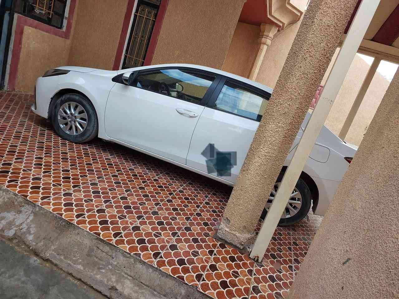 كورلا موديل ٢٠١٨ خليجي اربيل باسمي  مكفوله عدا بارد باب سكن وبارد باب الخلفي 
لون ابيض ثلجي تحكمات قفل سرعه اشاره بالمرايا محرك وكير مكفولات من كل شي  تخم تاير سنويه ٢٠٣١ هزه جديده 
 شرط التحويل داخل لونين محرك ٢٠٠٠
 ***********
*********** واتساب
