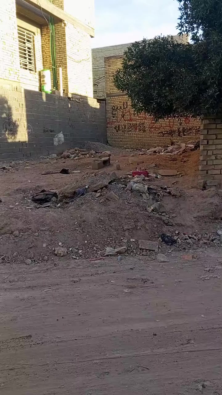 سلام عليكم قطعه ارض للبيع منطقه ضباط ثانيه زراعي مال بلديات مساحه 120متر مربعه موقع  كلش حلو سعره مناسب سعره 33بي مجال تصلو اي استفسار عن الرقم ***********
