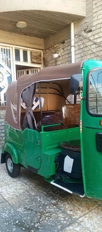 تكتك البيع التكتك نضيفه مال شغل شراي يخابر مكاني بغداد  07813380170