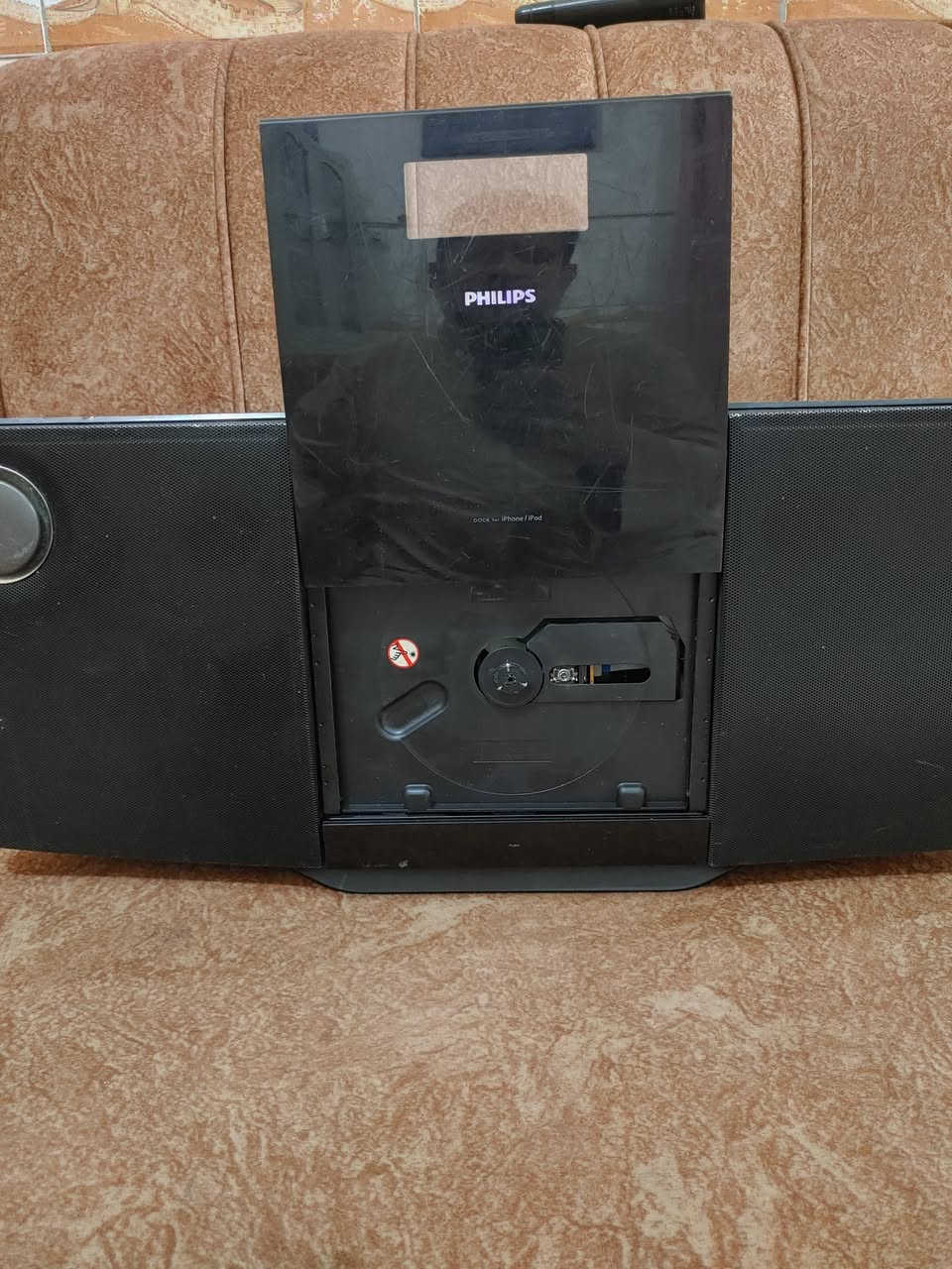 جهاز صوتي. CD. فلاش. AUx
ايباد.    من ماركة فلبس.  اصلي من سفان 
كويتي.   السعر.  45 الف. 
الجهاز شغال بالكامل. 
للتواصل ***********.  
مكاني البصره.  يوجد توصيل عام
