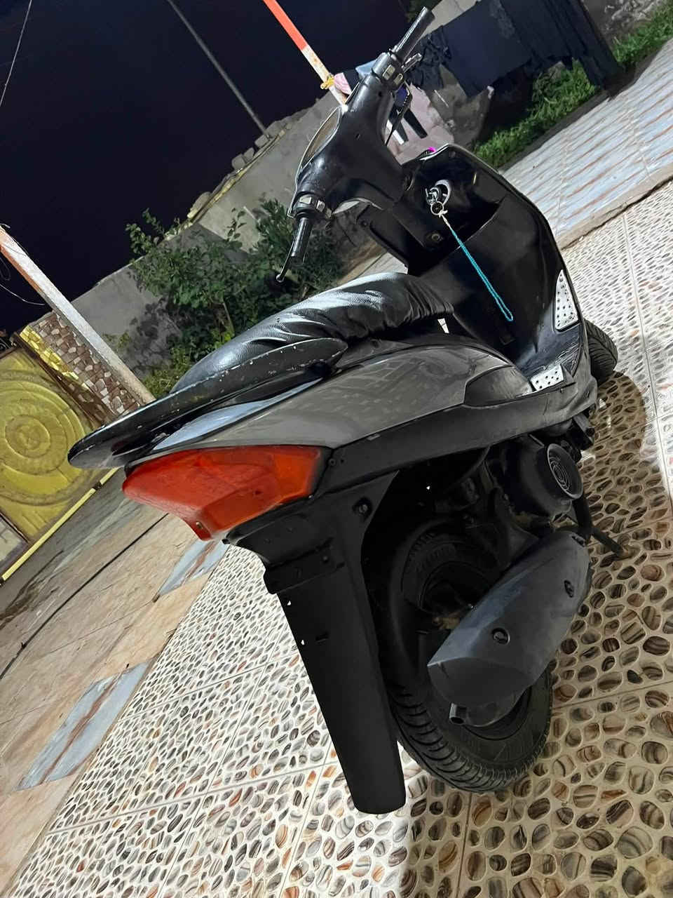 السلام عليكم للبيع دراجه ماكس عدله ياباني دراجه نضيفه وجاهزه محرك ناعم نهضه معدل دبلات شغاله مابيه نقص مفتوح ونضافه شوفت عينك السعر 500 وبيه مجال مكاني القرنه ✅ ***********
