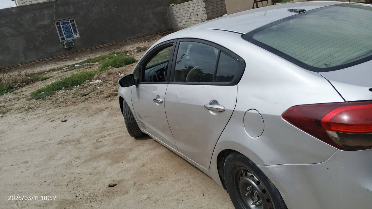 السلام عليكم كيا فورتي 2017 
محرك 2000 دوش 
ضربتة چاملغ وبنيد وصبغ في الچاملغ والباب الخلفي جهة السايق
السعر 110

***********
