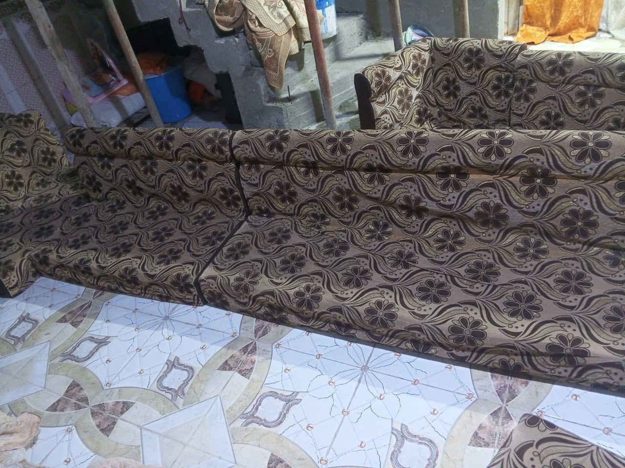 جلسه 8قطع نضيفه 10متار السعر 140وبيهه مجال قليل العنوان منطقة البهادريه تصال او وتساب ***********
