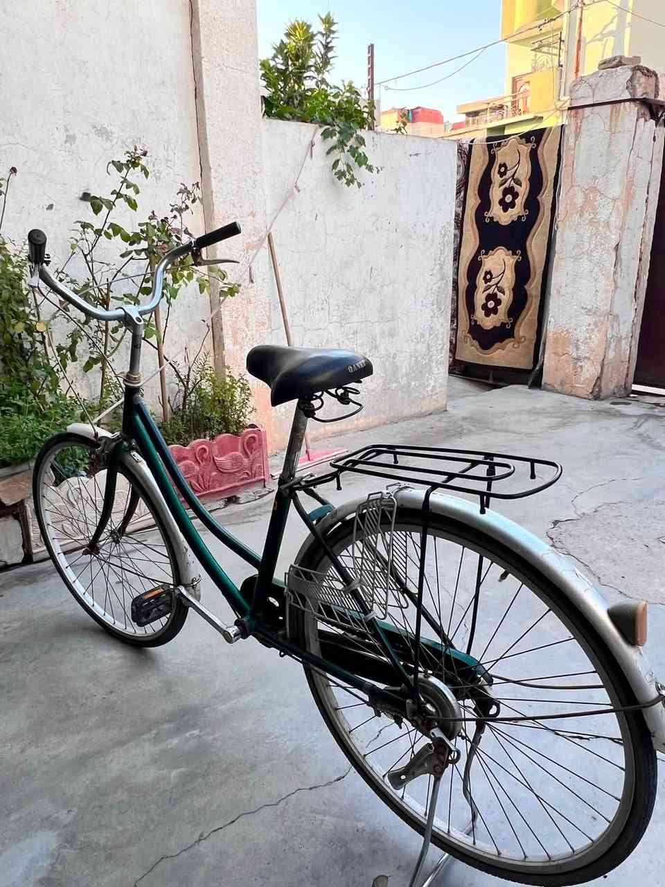 شباب بايسكل للبيع
ياباني حجم 26 نضيف وجديد وكلشي بي بلادي ومابي عيب عيبو بس التاير الورة بنجر السعر 75 وبي مجال 
للتواصل والاستفسار ع هذا الرقم وبي واتساب 
***********
