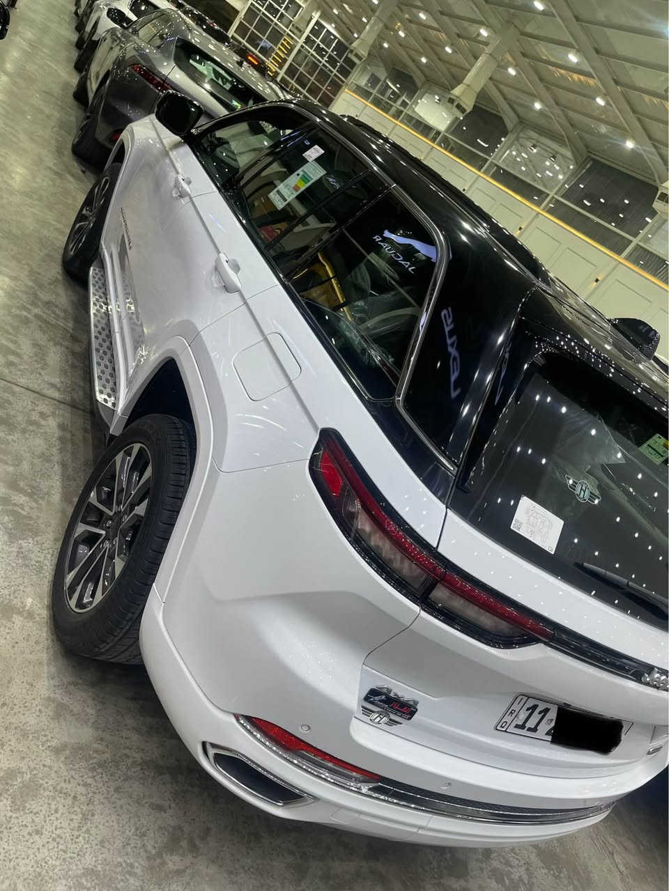 السلام عليكم 
جيب أوفر لاند 2024  خليجي مكفوله من ضربه وصبغ 
ضمان لمدة ثلاث سنوات أو 60,000 كم
حجم المحرك V6 3.6L 
مااشيه 5000اخت زيرو
رقم بغداد  بسمي
داتا شوو
مفتاح التشغيل بصمة 
تشغيل عن بعد 
بانوراما
فتح الصندوق كهرباء 
 دفع رباعي 4WD
اريل نفكيتر 
رادار 
مانع تصادم
 تحديد المسار
نظام الرؤية الليلية
مستشعر نوم السائق مع نظام توقف آلي
أوتو بريك
حساسات أمامية
حساسات خلفية 
لايت زينون + LED 
كشافات 
بك لايت LED 
/ جكات 
ويل كب 20
4 دسك
حساسات ضغط الاطارات 
اشارة في المرايا الجانبية 
المرايا قابلة للطي كهرباء 
النقطة العمياء
كير ماوس 
هاند بريك كهرباء 
دشبول شاشة ديجيتال 
شاشة Apple Car play 
كاميرا دوارة 
4 كاميرات
ناره الداخلية LED 
مقود جلد حياكة  
شفتات مقود 
مثبت السرعة Cruise 
المودات والاوامر الصوتية 
شاحن هاتف Wireless 
مخرج منفذ الطاقة 
فحص نظام السيارة 
تتسع المقصورة ل 5 ركاب
المقاعد جلد 
المقاعد الامامية كهرباء 
تدفئة وتبريد المقاعد الأمامية  
ذاكرة وضعيات الجلوس للمقاعد الأمامية
مساج الكراسي الامامية
مثبت مقعد الأطفال ISOFIX 
تبريد شاشة مناخين منفصلين 
قطعتين تبريد 
نظام مانع الانزلاق  
حاملات الأكواب 
تطعيم الدواخل ألمنيوم 
وبعد بيها مواصفات  
العنوان/  بغداد 
☎️*********** بغداد, العراق
