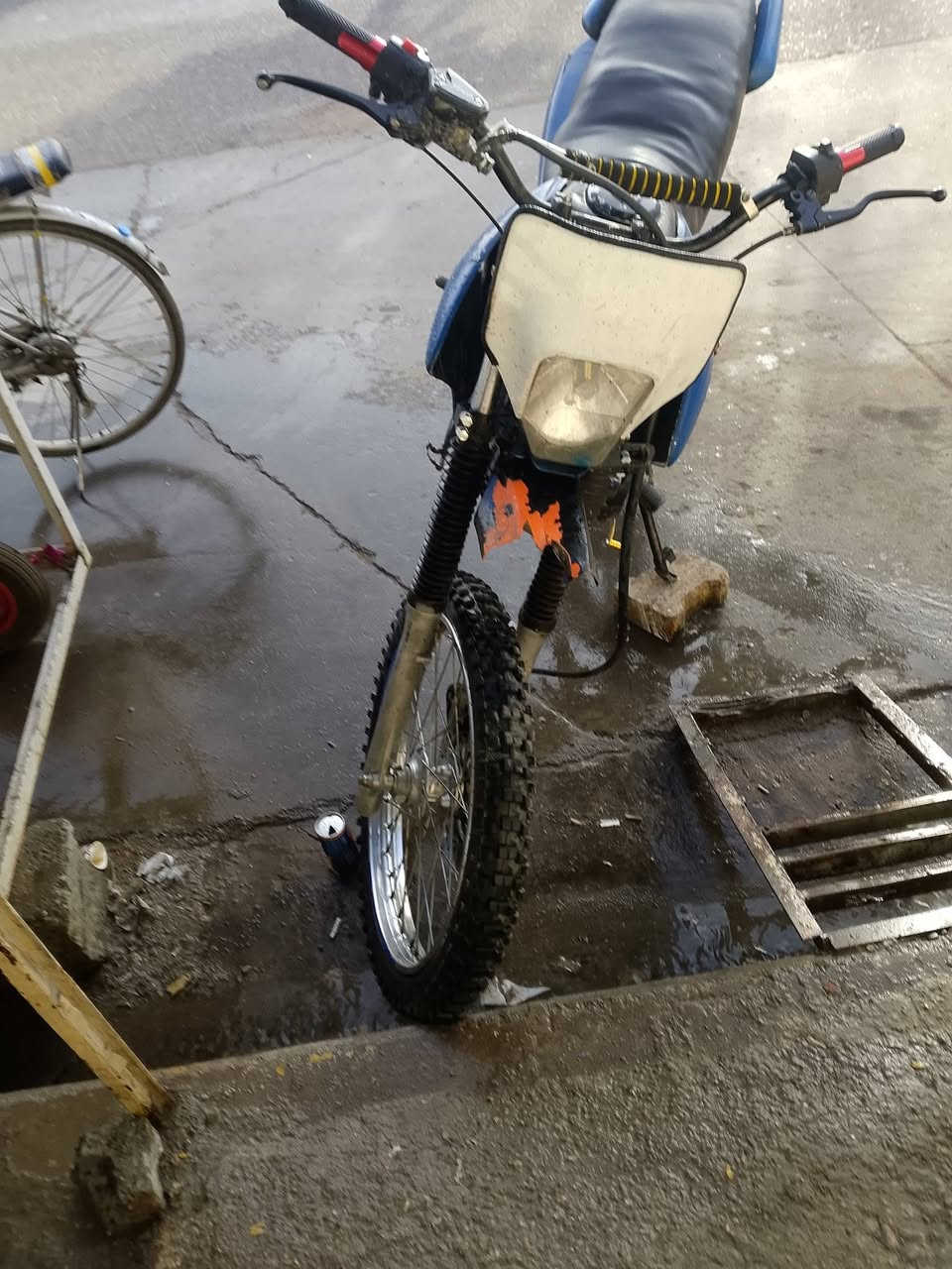 سلام عليكم ورحمه الله وبركاته دراجه قفاز سونيك محرك 200 سي سي لا صرف ولا بخار المكينه فول نشاط خير من الله مابيه اي عيب الدراجه خير من الله عوزه فقط كهربائيات الضفيره موجوده بس اجيب وتربط وتحطله باتري نص هندر تشتغل ما بيه اي عيب 
#للبيع او #للمراوس 
#السعر 375 وبيه مجال 
***********
