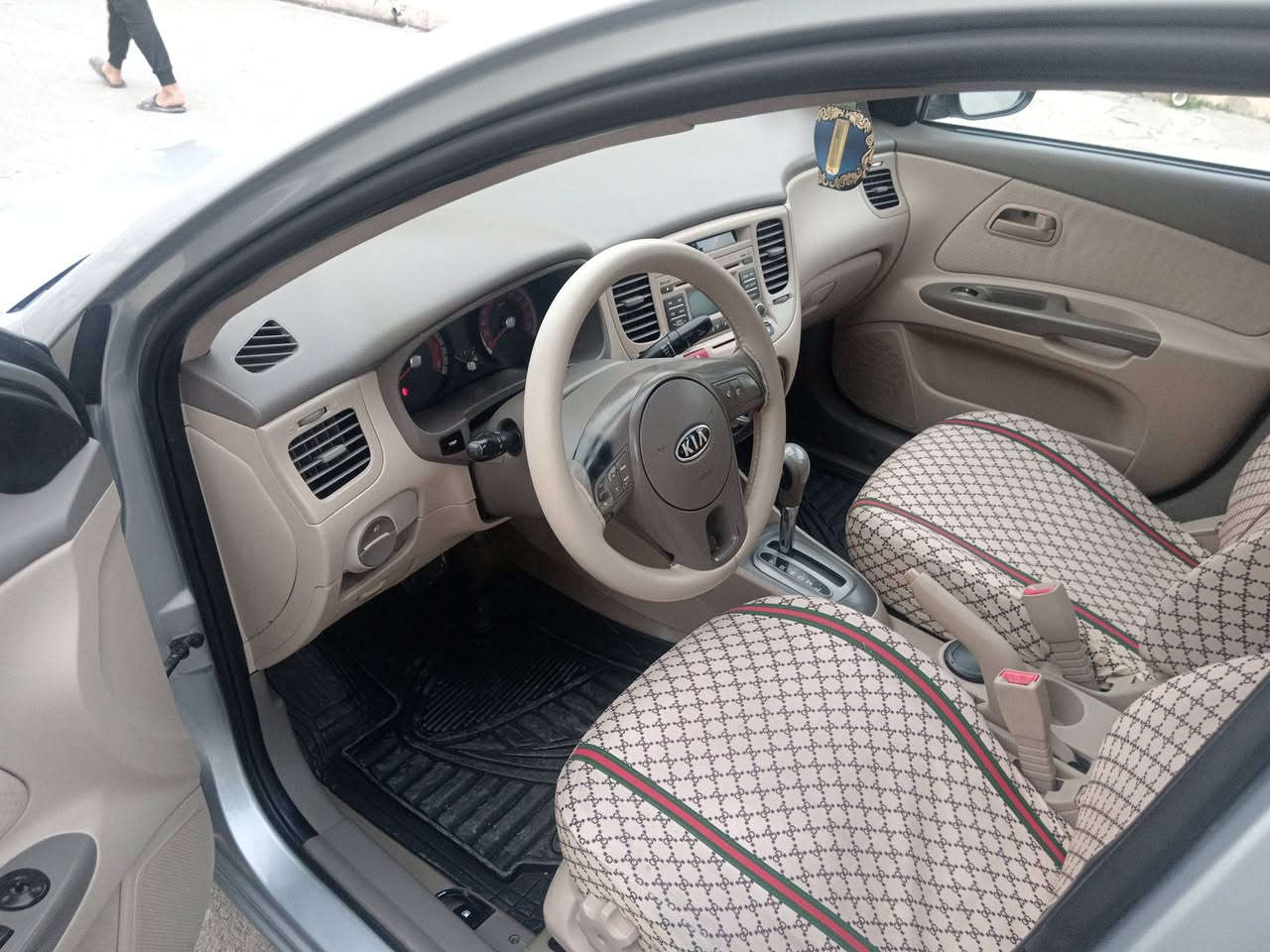 كيا ريو موديل 2012 سياره مواصفات برايد سياره مقفوله كفاله عامه 
ما عدا شبر بالباب سياره ماشي 154 موبايل ***********
