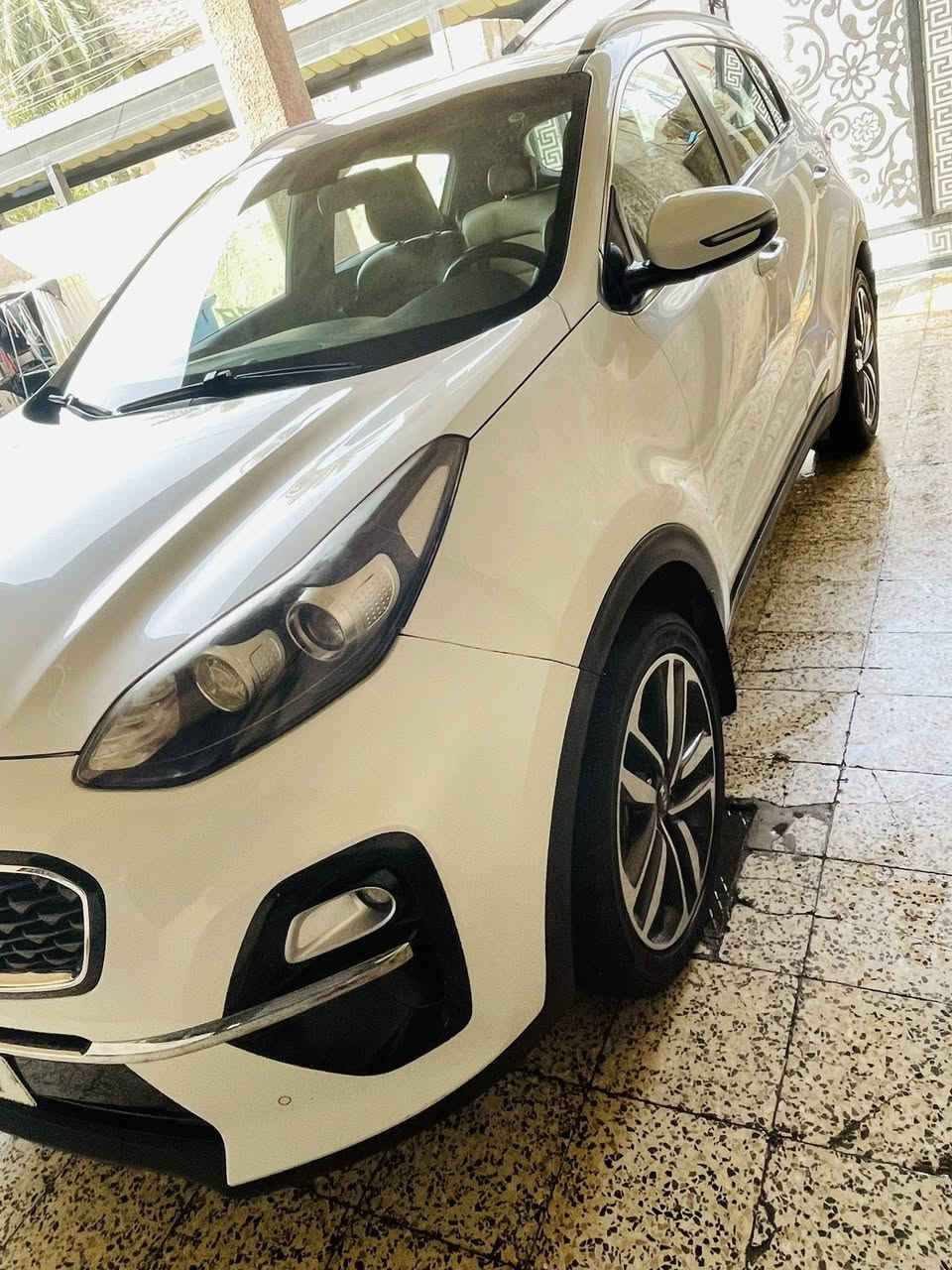 السلام عليكم
سبورتج ٢٠٢٠ خليجي رقم بغداد باسمي 
صارت عندي طخة كلش بسيطة بل جاملغ وسويتهه
 حك شبر وحته عندي صورتهه قبل لا اصلحها فقط غيرها ماكو الباقي كفاله لا بارد لا شخوط ولا طخات 
محرك ٢٠٠٠ دوش بلادي مامفتوح
كير بلادي مامفتوح
مواصفات بيسك
داخل بيجي 
مري شفط
قطعتين تبريد
حساس امامي 
ماشيه ٥٨ الف باسمي 
سيارة حيل نصيفه تجي وتشوفه
السعر ١٩٤ بيها مجال بسيط 
مكاني بغداد حي العامل لاتصال ***********
