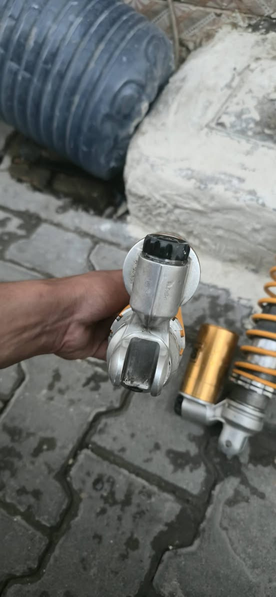 سلام عليكم دبل PCX يرهم للجيل الاول والثاني رياضي من شركة öhlins السعر 150 وبي مجال رقمي خاص ***********
