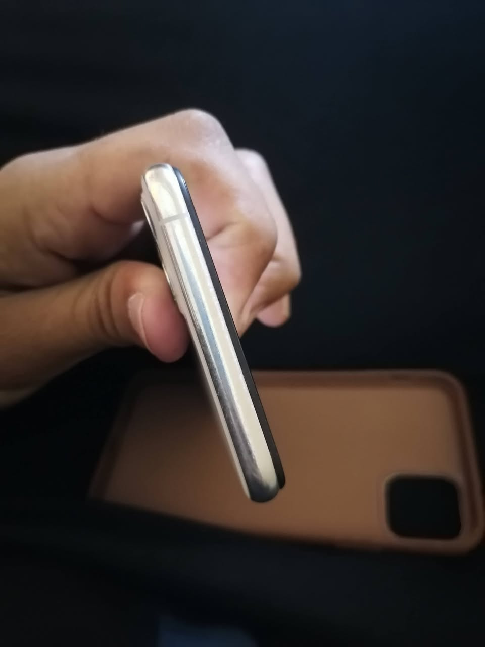 ايفون 11برو ماكس
ذاكره64
بطاريه 79
مستبدل شاشه فيس ايدي متوقف 
ناسي رمز ايكلود يعني ما اكدر افرمته تكدر تستخدمه كلش طبيعي وتكدر تزيل الايكلود وديته لمصلح كال يكلف 30 
للمراوس شعندك تلفون دز خاص ونتفاعم
مكان بلدروز 
اعتذر عل اطاله اقره تفاصيل وتعال خاص 
***********
