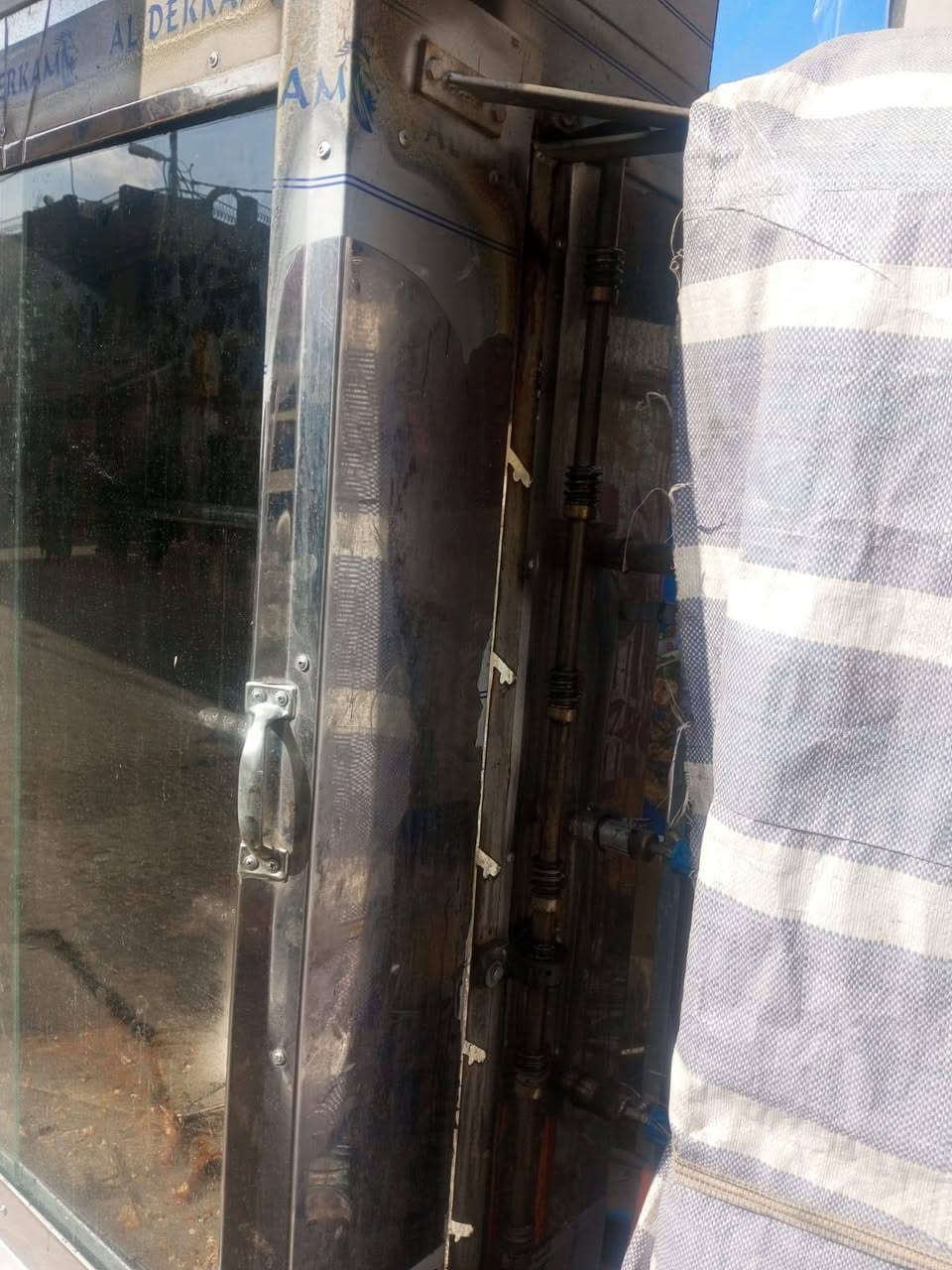 السلام عليكم 
شواي دجاج ٦شيش كاملة البيع استعمال قليل
الاتصال ***********
بي وتساب
