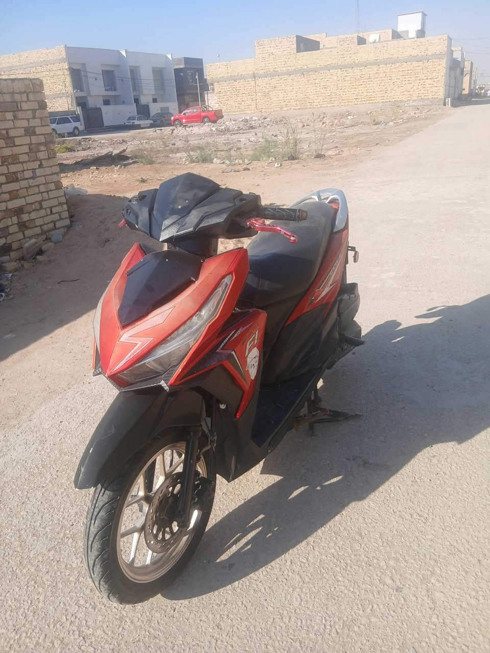 سلام عليكم للبيع هوندا ياباني دراجه جديده بس صارلي فترا تاركهه بعد ما تشتغل ولفات اريدهه ٢٥٠ خمسين واكعه مال تجفيتهه قفل ٢٠٠ دراجه جديده لايت عالي ناصي رماش دبل اشاره كله شغال كيجات سرعه لايت زنون مكاني ديوانيه تقيه 
***********
