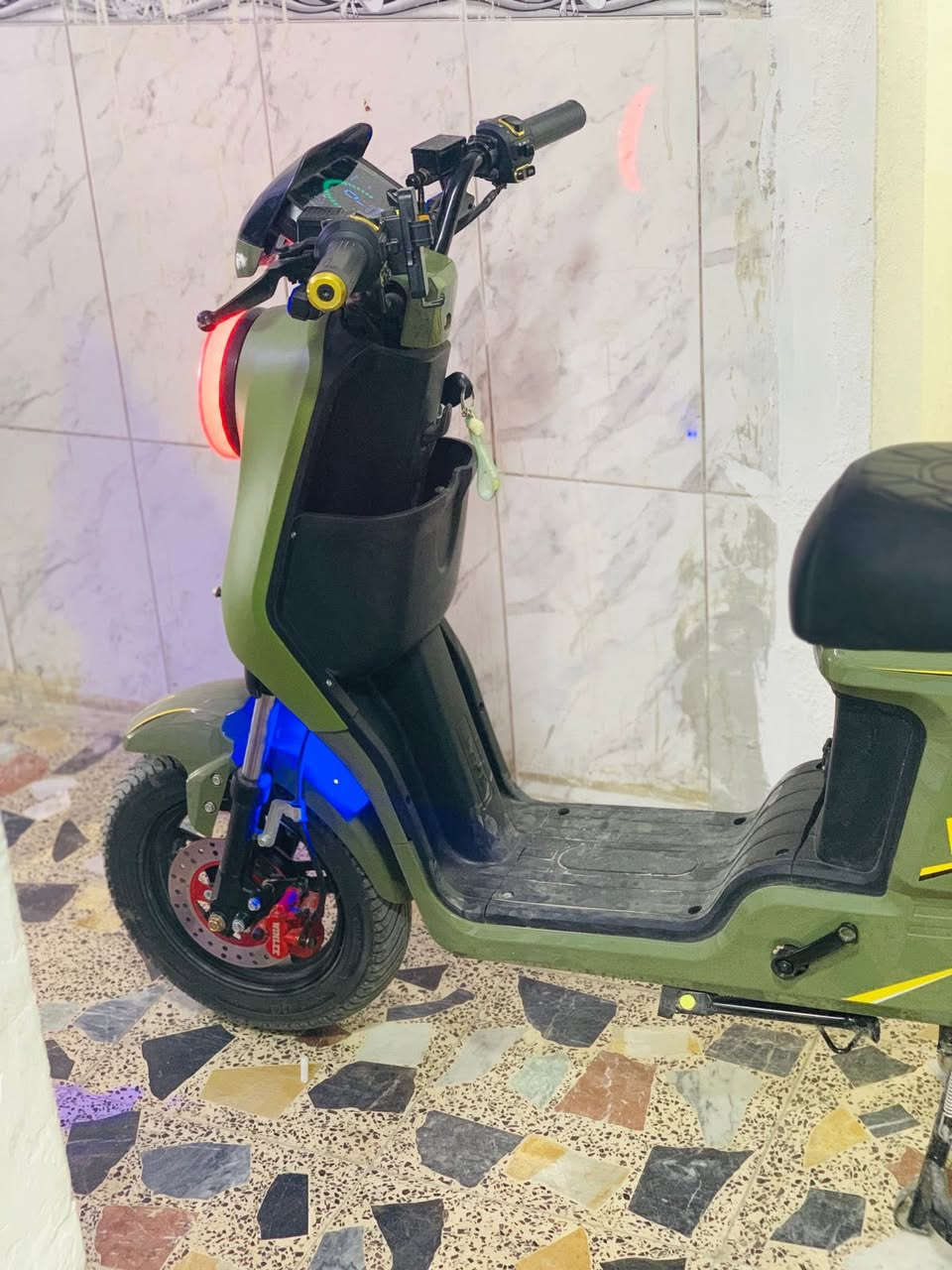 سلام عليكم دراجه شحن R9
موديل2026 العنوان الحبيبيه بغداد 
مواصفات 👇
رجوع خلف R
شاشه يعرض اي عطل 
بصمات 2سويجات2
دبل أشاره 
سعر 450 نهايته 
رقم هاتف ***********
