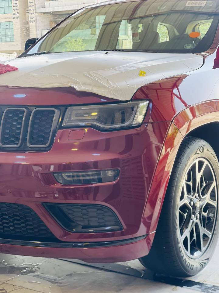 السلام عليكم

جيب كراند شيروكي فئة ال  S اس ( خـليـجـي ) ام رادار 

‏‎موديل 2022  فول مواصفات وكالة هارلم ام ضمان 

المحرك : V6.  3.6L ‎  

سياره مكفوله من الصبغ و التبديل ول بارد

‏‎ ماشيه50 k  حقيقي شرط فحص 

سياره جديده سبير منازل

سياره جديده استخدم شخصي و قليل 

‏‎ السيارة وكالة  داخل احمر بلادي المرغوب 📍❤️

لون ابيض سياره جديده بمعنى الكلمه 

‏‎* المواصفات :

‏‎*رادار امامي وجانبي 

‏‎* نقطة عمياء .

‏‎*داخل جلد 

‏‎* دفع رباعي 4x4 . 

‏‎* فرش المقاعد من الجلد . 

‏‎*صفي المقاعد الأمامية كهربائية .

‏‎* ذاكرة لحفظ وضعيات الجلوس . 

‏‎* صفي المقاعد الأمامية مع تدفئة . 

‏‎* صف المقاعد الخلفية مع تدفئة . 

‏‎* ويل قياس 20 انج .

‏‎* مقود السائق كهربائي . 

‏‎* تدفئة ستيرن . 

‏‎* سقف بانوراما .

‏‎* شاشه كبيرة 8.4 انج .

‏‎* نظام الملاحة (GPS) . 

‏‎* نظام خاص للطرق الوعرة . 

‏‎* مصابيح امامية زنون . 

‏‎* المصابيح الأمامية مع LED لايت . 

‏‎* كشافات ضباب بروجكتر زنون . 

‏‎* تشغيل عن بعد .

‏‎* صندوق كهربائي .

‏‎*  حساسات أمامية . 

‏‎*  حساسات خلفية .

‏‎* كاميرا خلفية .

‏‎* بخاخ ماء لتنظيف المصابيح الامامية .

‏‎* مرايا بخاصية التعتيم الذاتي . 

‏‎* مرايا جانبية قابلة للطي . 

‏‎* بلوتوث تلفون . 

‏‎* محدد سرعة . 

‏‎* نظام تشغيل واطفاء اوتماتيكي للمحرك للتوفير من صرف الوقود . ( Auto Start System ) .

‏‎* نظام بريك اوتماتيكي ( Auto Break System ) . 

العنوان بغداد

‏‎للاستفسار اكثر  …

***********
