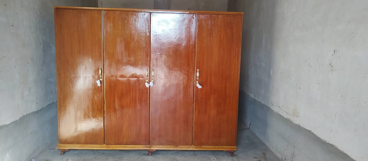 سلام عليكم كنتور 4باب طول مترين ونص صاج  نضيف سعر150الف وبيها مجال ***********
