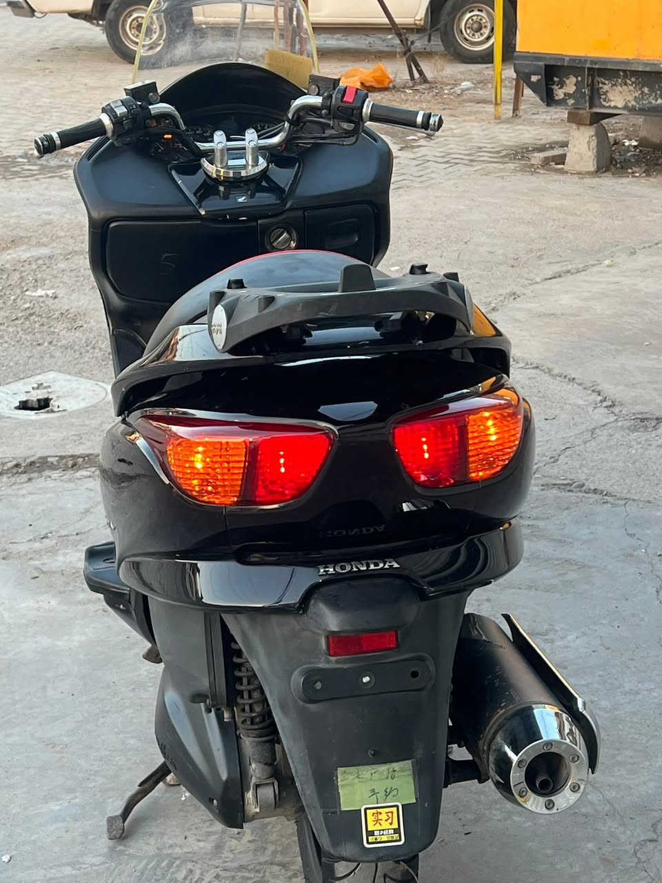 فورزا08 6 كير  3 تحويلات + sport
/بصمه وحده +قاعدة جنطة + جامة عالية اصلية + ABS شغال + فجوج ذهبية 

مكينه  ممفتوحه  / كلجات كفاله جويتر واحد ونص  جيب فيترك وتعال افحص على راحتك 

ميكانيك كلها جاهزة ومكينه جديدة 

لون اسود  على بنفسجي  / نضافه٩٠٪؜ 

شلعه معدل قويه / كهربائيات كلها شغال / تراي يخبل ونعومه فول 

ملاحضه : دراجه حلوه ونضيفه ومداريها جيب  فيتر وتعال كلبها على راحتك 

سعرها ( مليون و١٥٠  ) مكاني بغداد البنوك  

للاستفسار  : هـ ***********
