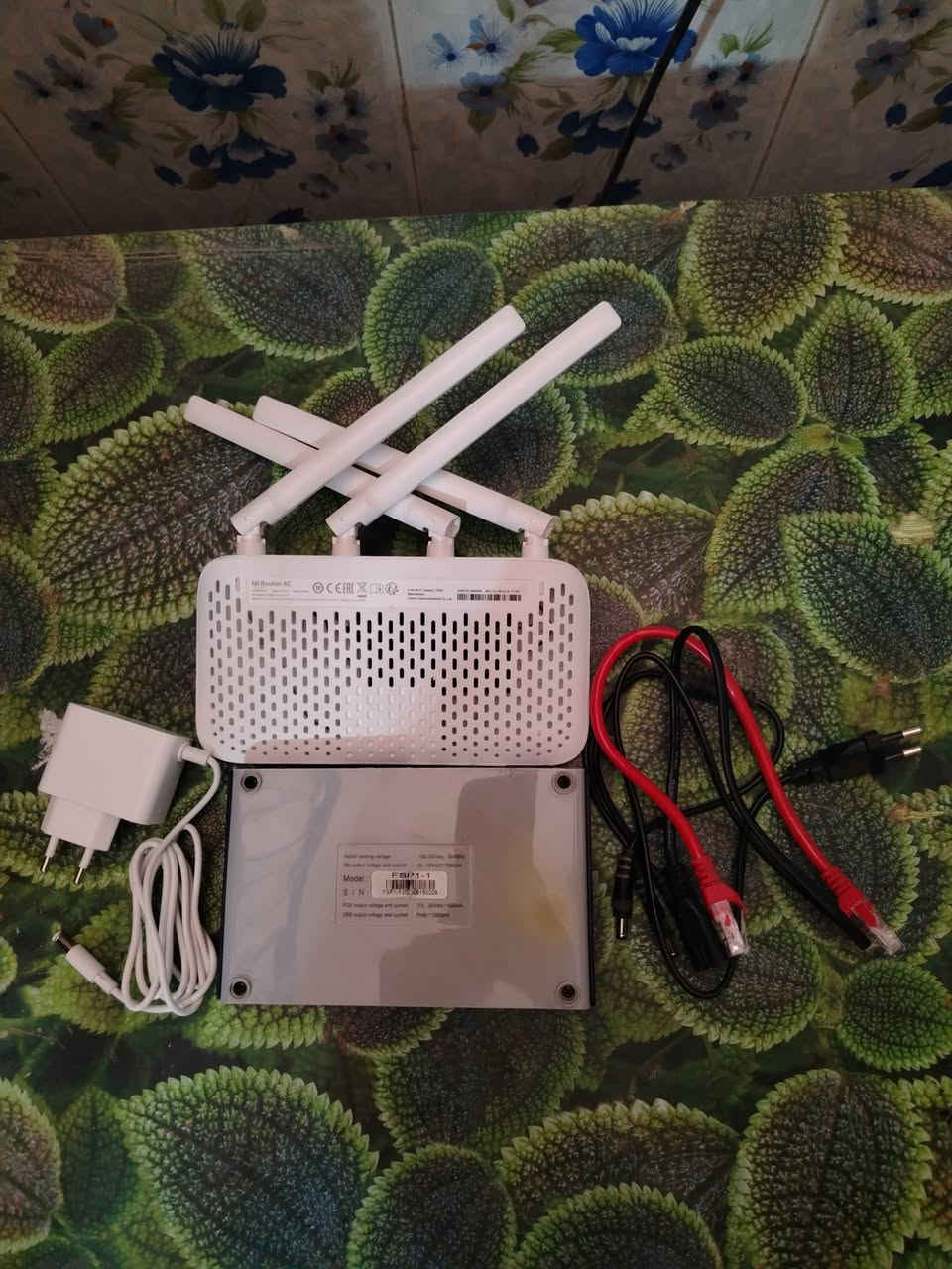 سلام عليكم اخوان هايه شبكة يوبي اس نص عمر وراوتر جديدة مامستخدم للبيع يلي هذا رقمي يخابربني ***********
