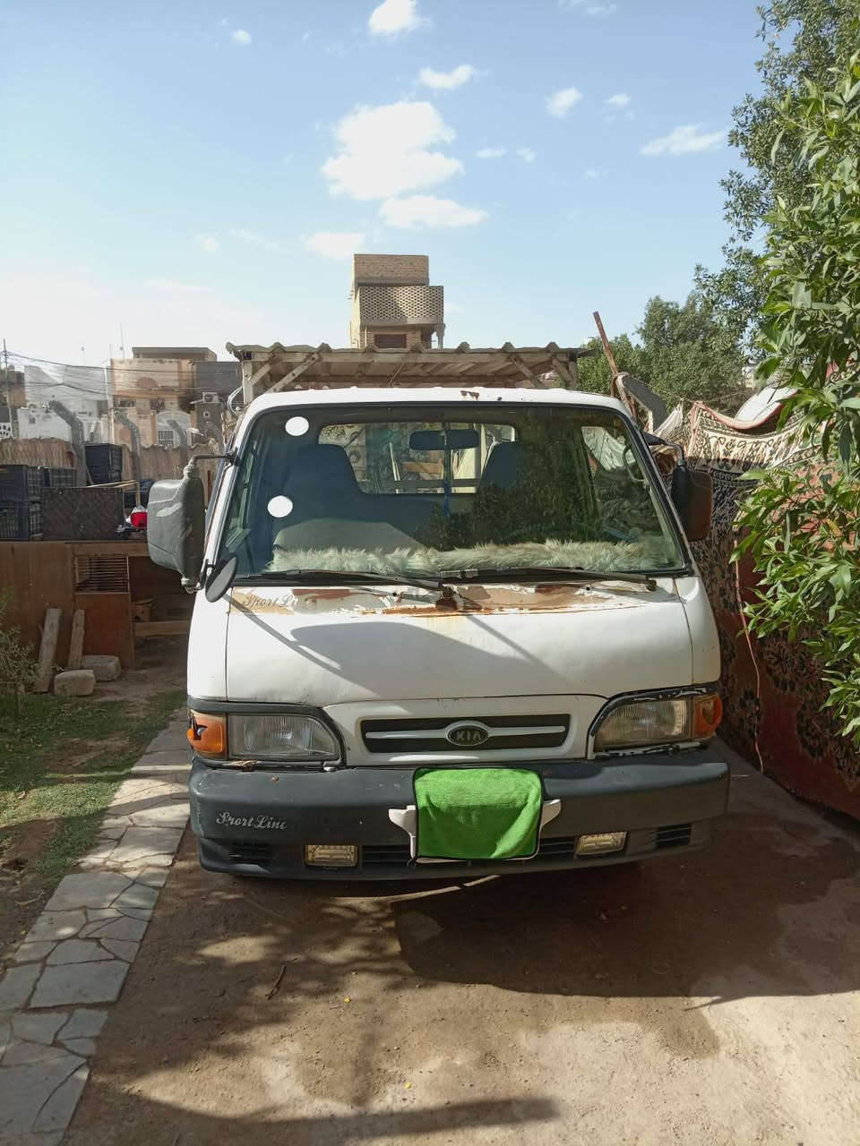 السلام عليكم للبيع سيارة كيا بنكو سيارة حلوة رقم بغداد مكان نجف مداور ثاني يوم  شرط شاصي مكفول سيارة حلوة وشغالة السعر 45وبيهة مجال انا مكلف بالنشر الاستفسار على الرقم ***********

