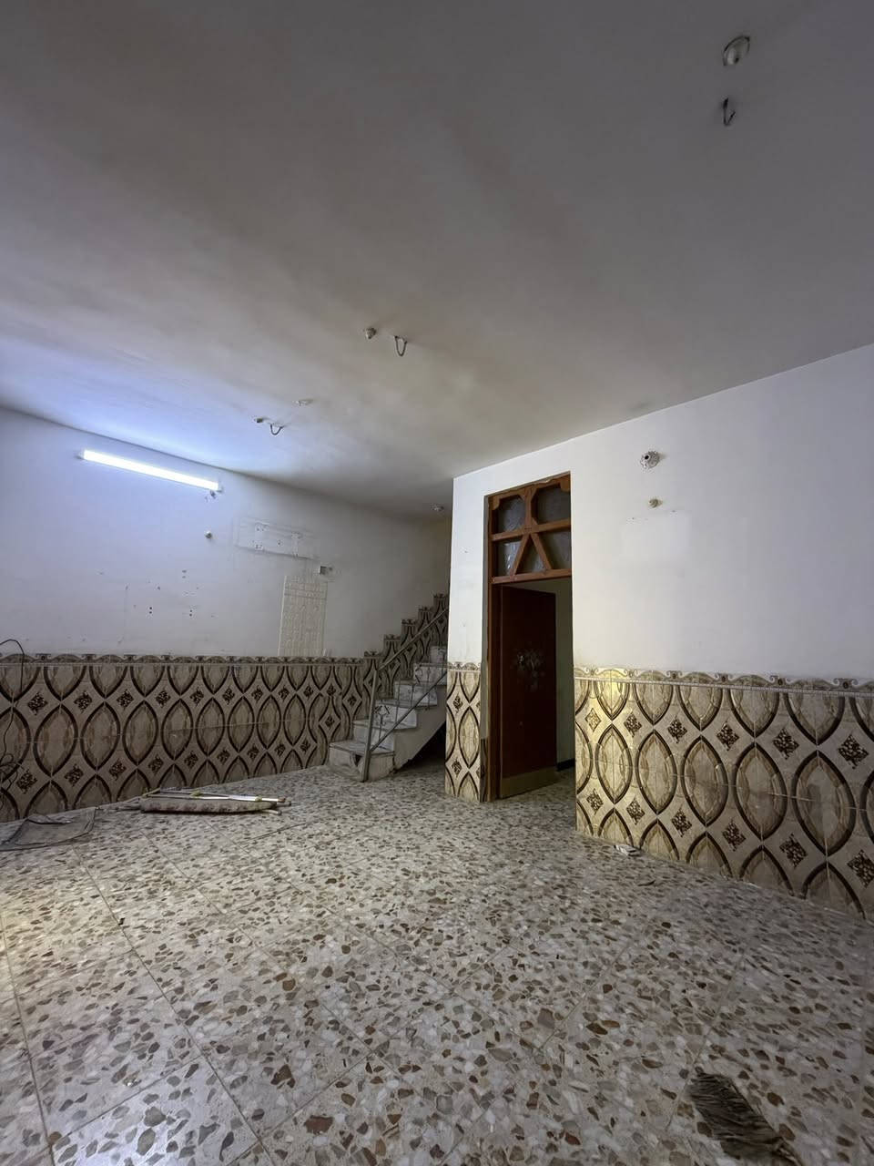 🏡دار للأيجار 🏡.
المساحة :: 125 متر 

📍موقع الدار :: ابي غرق حي الحسين قرب اسواق العائلة 

🚫طابق واحد :: غرفه / هول / صالة / مطبخ / صحيات داخليه وخارجيه / كراج / منور 
————————————————-
للاستفسار مراسلة الصفحه 
او الاتصال على الارقام 
 0️⃣7️⃣7️⃣2️⃣6️⃣9️⃣9️⃣8️⃣2️⃣9️⃣2️⃣
                   سيد محمد الحلو 
 0️⃣7️⃣8️⃣1️⃣0️⃣8️⃣4️⃣8️⃣3️⃣0️⃣3️⃣
———————————————— 
                
                     القلم للعقار
📍 عنوان المكتب - ابي غرق - حي الحسين - قرب مشروع الماء
