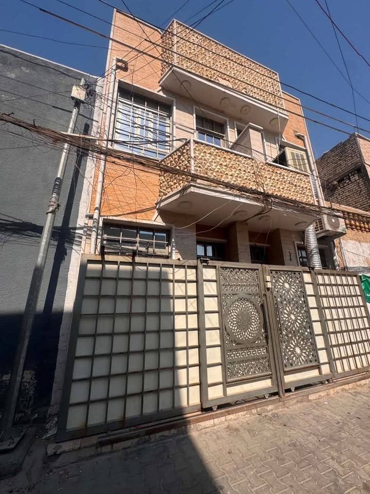 بناء ٢٠٢٣ بيت نضيف يصلح استثمار ايجاره ٤٠٠ ويصلح عائلة تكعد بي بيت كلش نضيف
ارضية مرمر 
يحتوي على غرفتين 
ومخزن كبير واستقبال وحولي بي مطبخ وخدمات
***********

