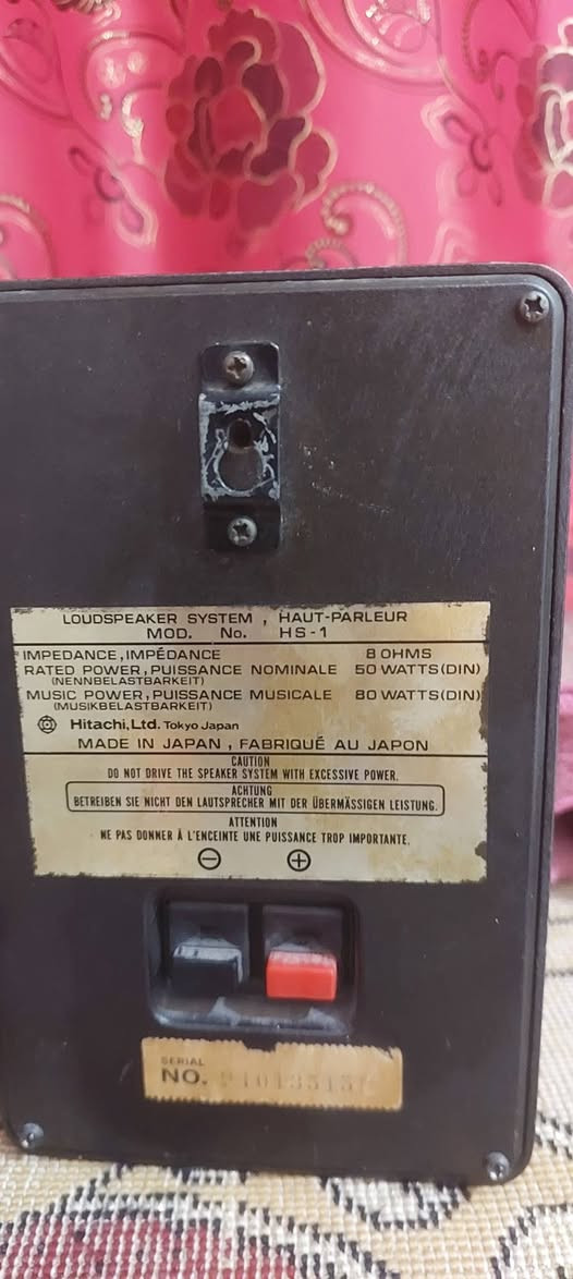 زوج سماعات جدا وزن ثقيل تقريبا كيلو وربع وزن الواحدة صوت جدا قوي نوع هيتاشي تعمل بناظمين ٨٠ واط و٥٠ واط للبيع
***********
السعر ٦٥
