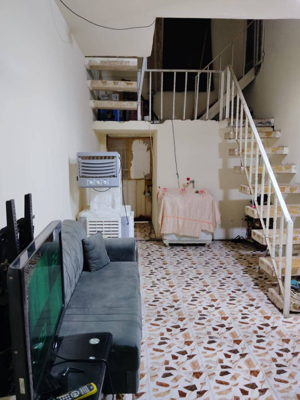 للبيع بيت طابو صرف مساحة ١٥٩ متر خلف المستوصف مال المهندسين الاتصال على الرقم ***********
