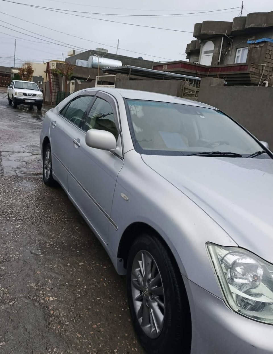 شاهینە براوە براوە فول مۆسەفات
سێ دوگمە ناو زەرد
گێر و مەکینە ١٨٢ مەرخوبی بازار
بێ دوکەل
مۆدێل ٢٠٠٥
سەلاجە و پەردەو تەبرید مەرکەزی
شاشە و کامێرا و حاسە
هەر چوار کوشنی کارەبایە
دەعم و لێدرانی نیە
سەقفی بۆیاخی نیە
بە شەرتی گێر و مەکینە
سارد و گەرمی مەزبوتە سەیارەکە

نرخی ٤٥ گەلا و مەجال
موشتەریت تێل بکە
سەیارەکە لە هەلەبجەی تازەیە.

***********
