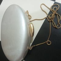 جنطة مكياج • بيضوية • شكل صدف