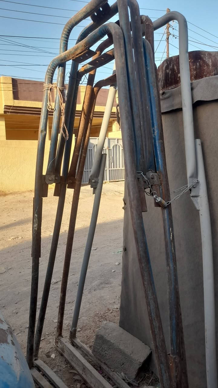 سلام عليكم 
يوجد نحالة للبيع ماطور ايطالي مع قاعده ومع اربع عرباين للتواصل 
***********
