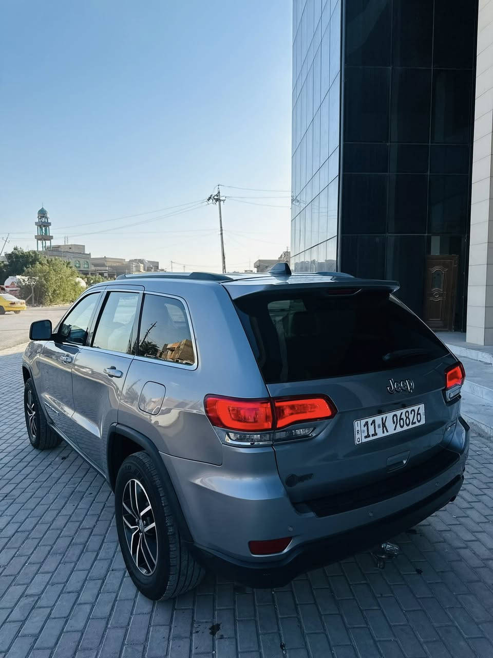 السلام عليكم 
السعر 169وبيهة مجال 
جيب شيروكي موديل 2018 السيارة حلوة ونضيفة
صور الحادث مرفقة مع المنشور بدون دواخل بدون ايرباك 
المواصفات 
بصمة ابواب 
بصمة تشغيل 
نضام سبورت 
نضام توقف ذاتي 
نضام ايكو 
مانع نزلاق 
تحكمات ستيرن جهتين 
شاشة جبيرة 
كامرة خلفية دوارة 
وبعد بيهة هواي مواصفات 
السعر 169 وبيهة مجال 
الرقم ***********

العنوان بغداد الرصافة
