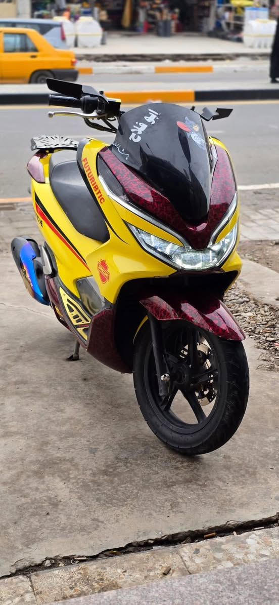 السلام عليكم

دراجة بي سي اكس جيل ثالث كوري ماشية ٢٣ مكفولة كفالة عامة دراجة مرتبة وصارف عليها هواي والله///
//قبق راديتر تزويد/

واقية صالنصة تزويد

مري شبح

قبق شوتة 

قطرة دهن 

دوسات تزويد 

موشمة كاربون احمر 

وبعد هواي شغلات 

سعرها ١٦ ورقة وبيها مجال. بغداد حي اور
 *********** متواجد واتساب واتصال
