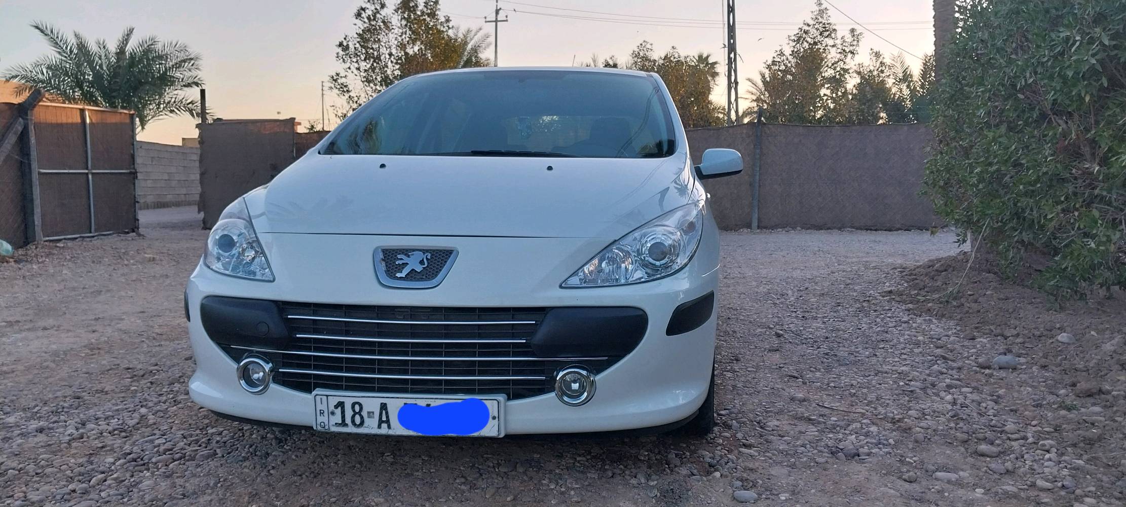 بيجو ٣٠٧ موديل ٢٠٠٦ رقم بابل بأسمي تحويلها بغداد رقم دولي جديد هزه جديدة شادلها كير ومكينة مال حاوية اخو الجديد صدر امامي وخلفي جديد نقصها فقط التبريد 
مكاني بغداد السعر ٥٥ وبيها مجال لان مستعجل على البيع 