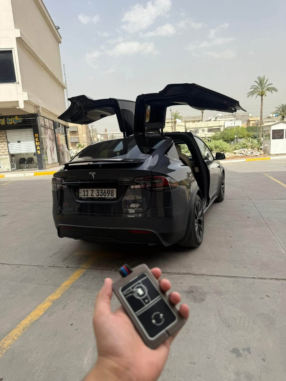 اقبل مراوس شعندك هايبرد 
للبيع تيسلا موديل x الشكل الجديد 

السعر :  50,000$   🔥

اعلى صنف ٦ مقاعد
 Tesla X Plaid
1020 حصان اعلى صنف
تقطع مسافة بالشحنة الواحدة اكثر من 600km
غرفة لون Off white مميزة جدا 
ويل قياس 22 انج
سقف كامل بانوراما
نظام صوتي 22 سماعه 1000 وات خيالي
ستيرنج Yoke
MCU3
معالج AMD قوي جدا بشغل GTA V واي لعبه من Steam على شاشات السياره
كاميرات 360 درجة 
اخر اصدار من كراسي التيسلا
 نظام التعليق هيدروليك Raven
شاشة خلفية كامل التحكم 
شاحن لاسلكي عدد 4 2 امامي و 2 خلفي 
لايتات اماميه ليد ادابتف 
كراسي حامي بارد امامي خلفي 
نظام الاوتوبايلوت 3.0 FSD السائق الآلي 
أبواب كهربائية امامية وخلفية مع خاصية الفتح التلقائي 
تحكم كامل بالسيارة عن طريق التلفون
واضافات عديدة اكثر بكثير مما ذكر 
مرقمة جاهزة

📍موقعنا بغداد 

🚘خدمة العملاء :

☎️ ***********
