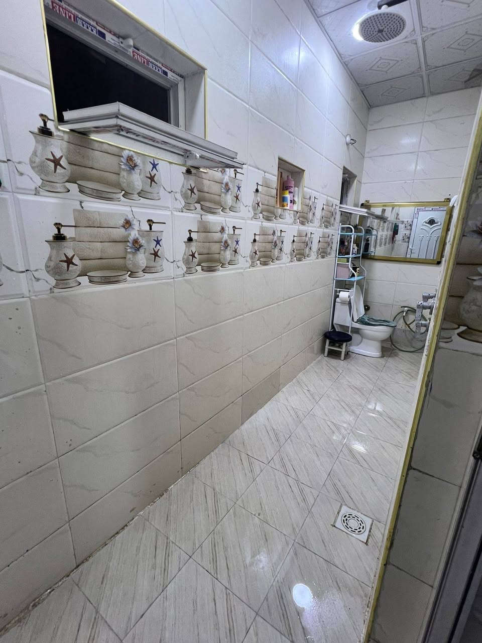 بيت البيع مساحة متين متر طابقين ٤غرف نوم طابو زراعي سند ٢٥ مقابل دواجن حي الرحمن شارع ١٠ متر  مجاري  ***********
