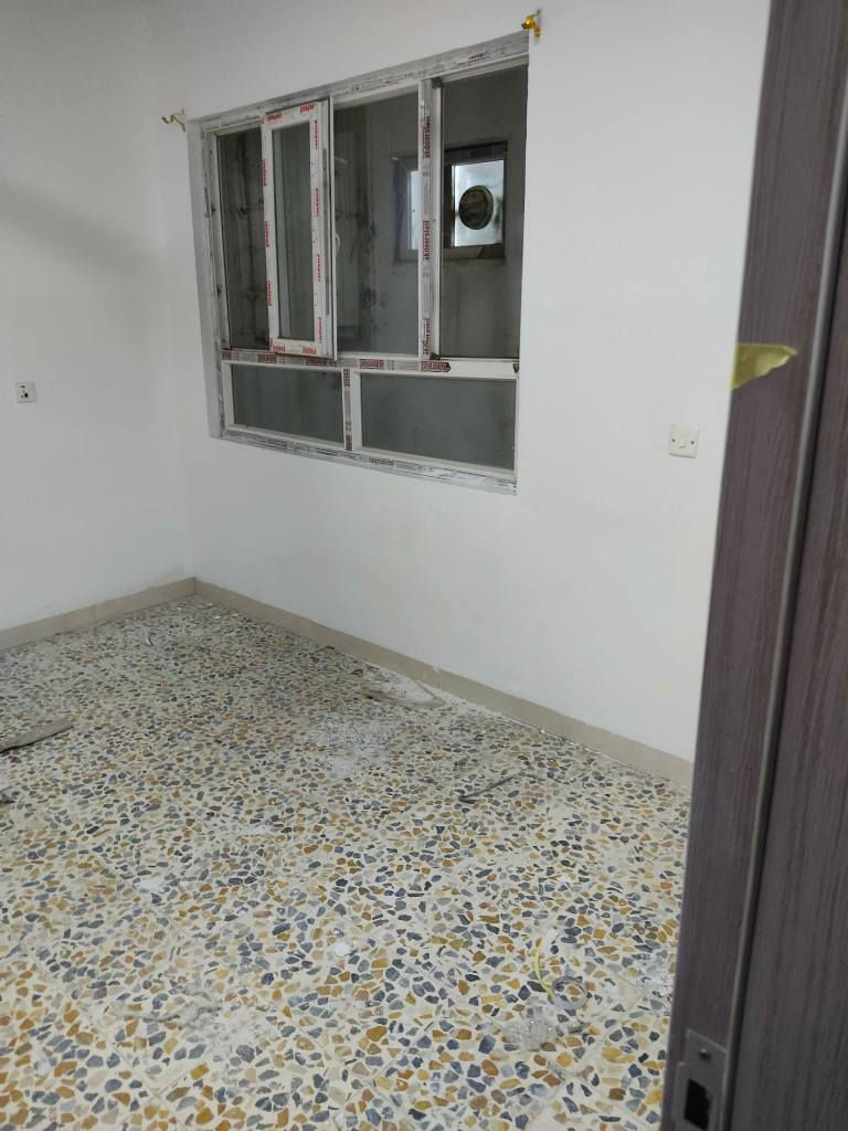 بيت للايجار 100 متر في حي الصديق قرب متوسطة الرياض للبنات مكون من غرفتين واستقبال. وصحيات ب 375 الف وبي مجال بسيط للاستفار اكثر الاتصال على هذا الرقم ***********
