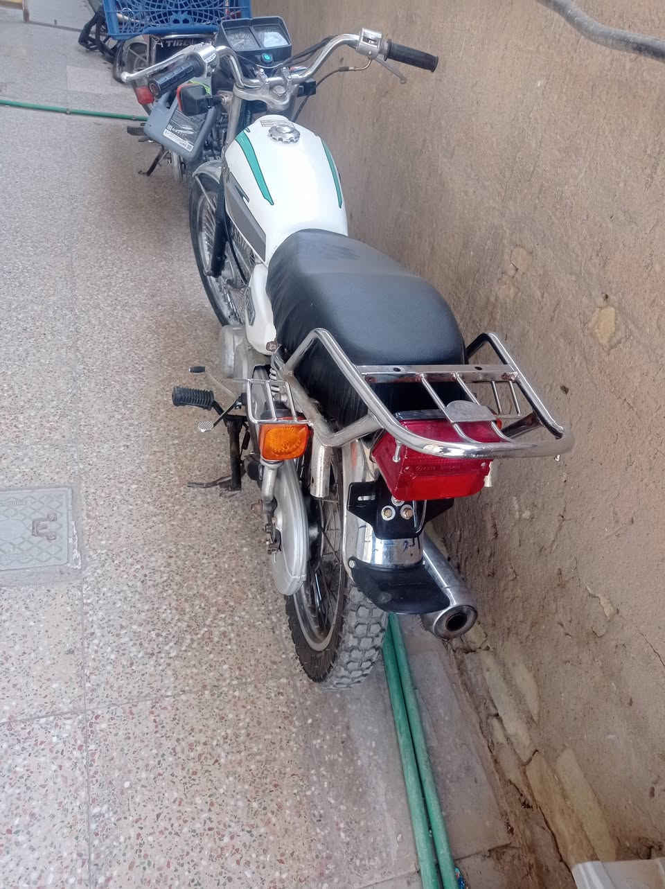 السلام عليكم اربعه كير للبيع موديل 19 اوراق صوليه كهربايات كل شغاله دراجه جاهزه وحلوه اوراق صوليه مكفولة سعر 560 وبيه مجال الشراي يتصل على رقم *********** خاص ماكو تصل عنوان كوت الفلاحيه
