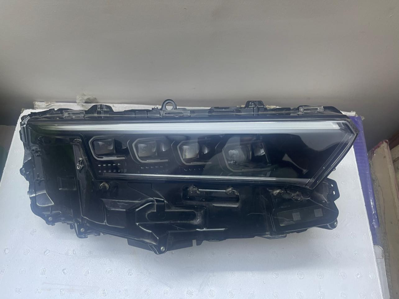 لايتات كراون 4 عدسات خليجي
سعر الزوج 27 ورقه و بيهن مجال 

التك ب14 ورقه قفل نظافة عاليه
‭0787 711 1830‬ اتصال فقط 
*********** وتساب فقط
