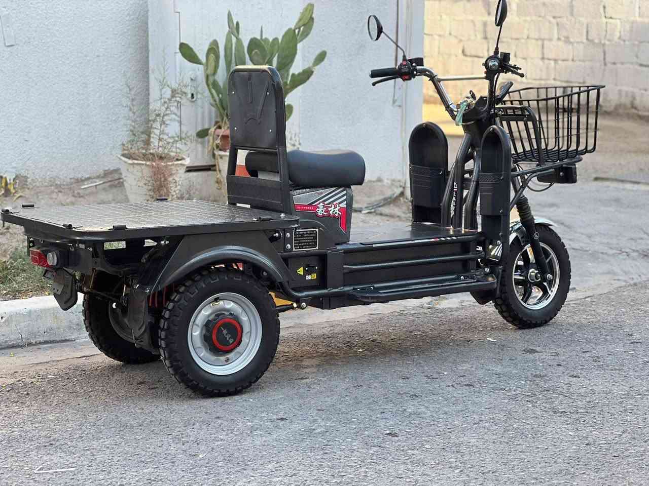 ستوته شحن استعمال قليل بطاريات جديدة ٦ بطاريات ٣٢ امبير
السعر ٩٠٠ 
واتساب 
0770 343 3617
