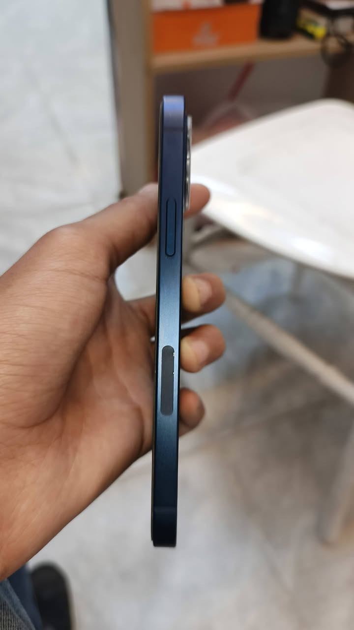 السلام عليكم جهاز للبيع 12عادي ذاكرة64 بطاريته 87 جهاز ما مفتوح نموذج M سعره 310وبي مجال عنواني حي العامل سوق الشعبيه  اتصال ***********
