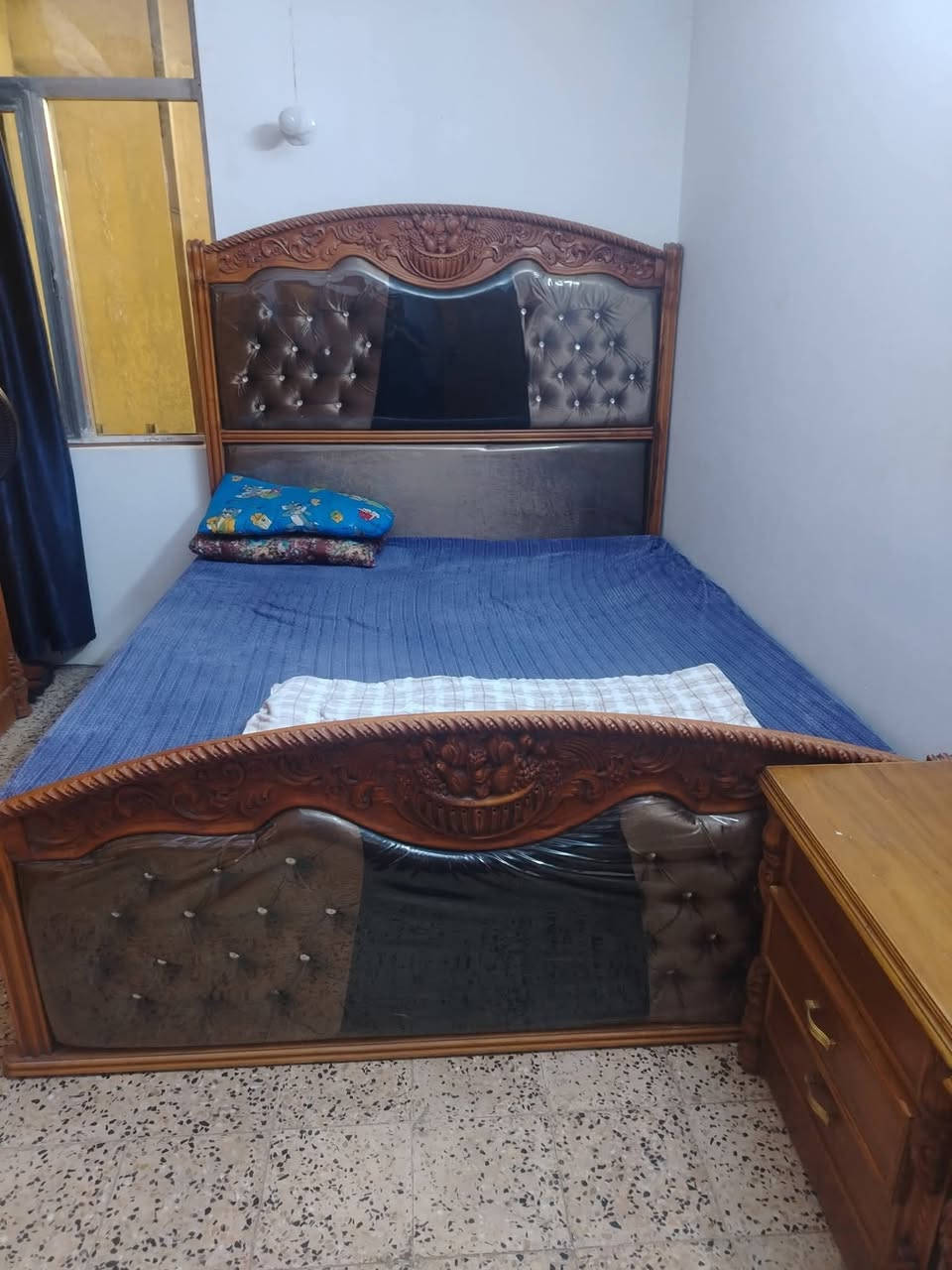 السلام عليكم
غرفة نوم صاج داخل وخارج صاج تكمة درجة اولى
رايدها مليون و200  وبيها مجال


**إذا كنت صاحب هذا الإعلان وتريد حذفه لأي سبب، رجاءا أرسل رسالة إلى الدعم الفني**