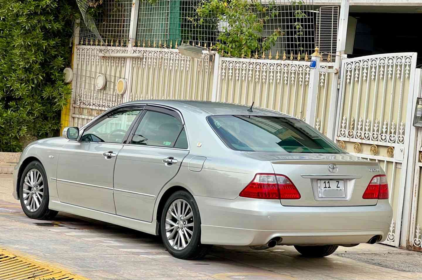 السلام عليكم للبيع او المرواس 
تويوتا كراون شاهينه 2004 كرستال اصل شاصي 82 مكينة الجبيرة المرغوبة  4 دكم بلاد 
مكفولة كص عيب شرعي اصوليات 
رقم بغداد قرار 48 حرف ز رقم الجديد سنوية جديدة هزة جديدة 
تحوير نجف عام تحويرة محمد مچي دشبول يسره يدة اشارة يسره منظومة تبريد جديدة بالكامل مشط لكزز 
كشنات 4 كهرباء خلفي وامامي وتدفئة بالكشن ستيرن كهرباء بردة كهرباء بردات بالبيبان 
غرفة جلد جينجر 6 اقراص بلوتوث 
سستم لحايا بلاد امامي وخلفي وجانبي + سبايدر صندوك 
بصمة ابواب وصندوك وتشغيل 
مري اشارة وشفط وترحيب 
حساس امامي خلفي بلاد 
كاميرة خلفية بلاد 
كير اوتو وعادي وسبورت 
تراكشن مانع انزلاق 
تحكم ستيرن + كروس سرعة 
سيارة جاهزة وكاملة وحلوة 
تخم تاير جديد هوه والويل باتري جديد عدة صندوك كاملة هيه والسبير 
مكان السيارة بغداد 
السعر 148 
***********
