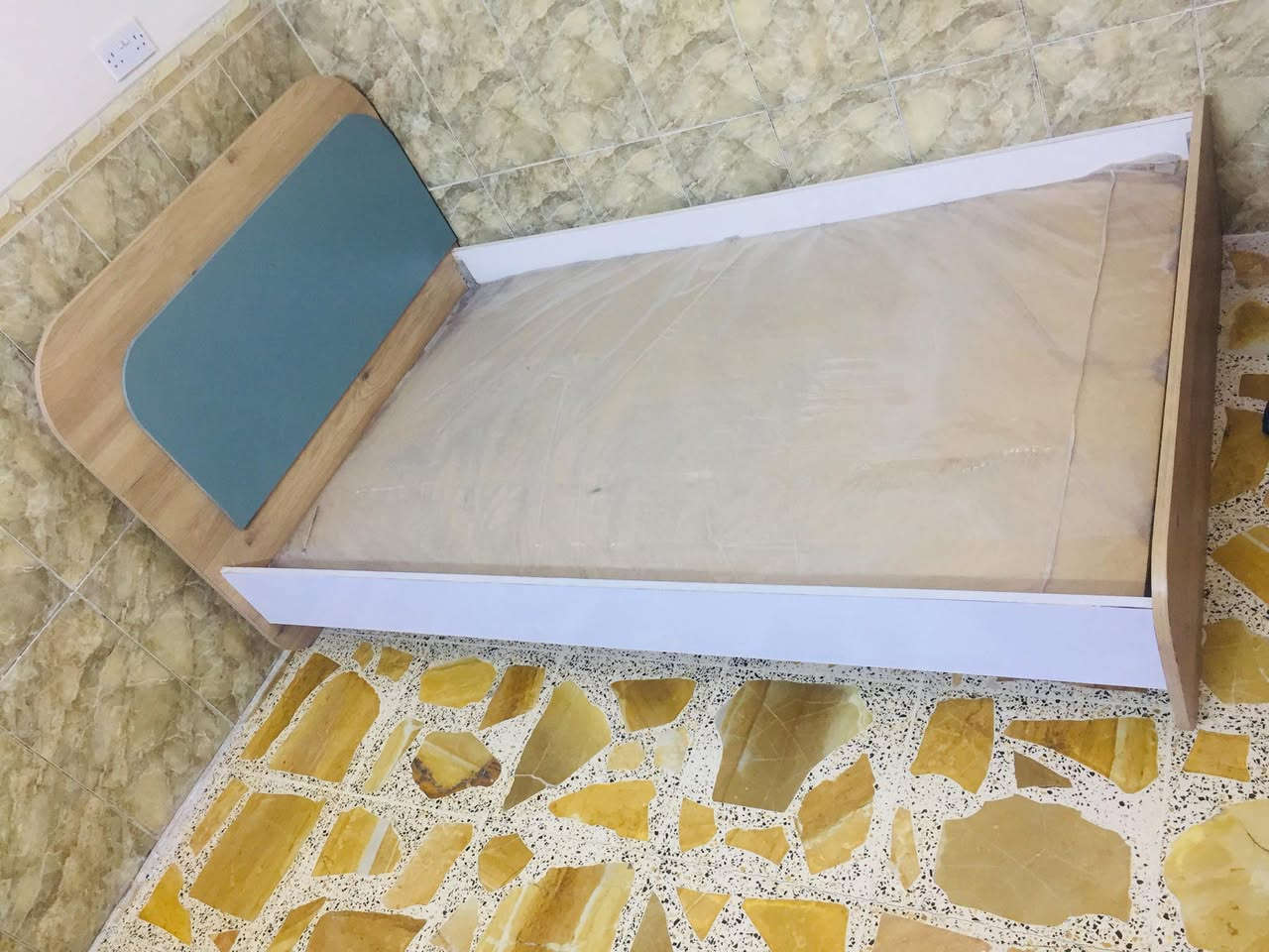 جربايه تركي نفر ونص نضيفه وقويه سعرهه 75 مكاني بغداد كريعات ***********
