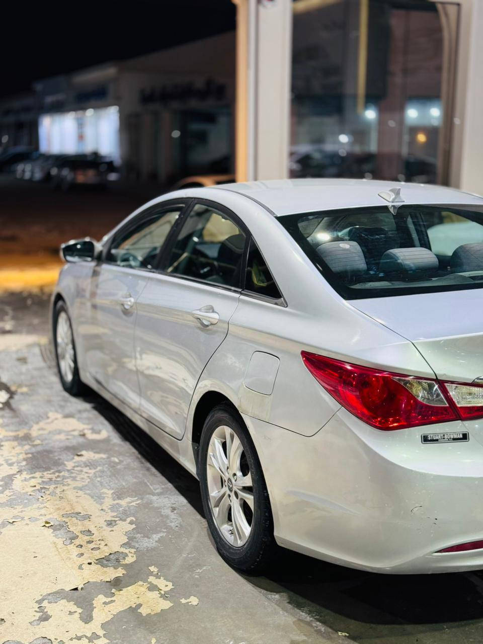 السلام عليكم سوناتا ٢٠١٢ 
كير محرك تبريد حدادية جديدة 
السياره بيها ٣ قطع صبغ 
مكانها النجف الأشرف 
السعر ١١٠ وبيها مجال 
***********
