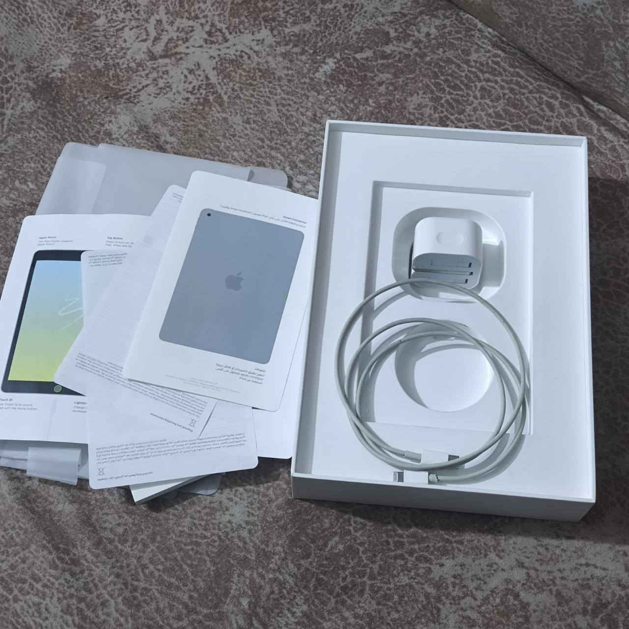 ايباد ٩ للبيع ذاكره ٢٥٦ غراضة كاملة الشاحن والكارتونه ماصار هواية من اخذته جديد بس الضهر مشخط حتة مابي خسفة أو شي بس مشخط وما مئثر علي ابد السعرب ٣٥٠ وبي مجال
+964 785 623 4111 اني مكلف اتصلو علئ هذا رقم
