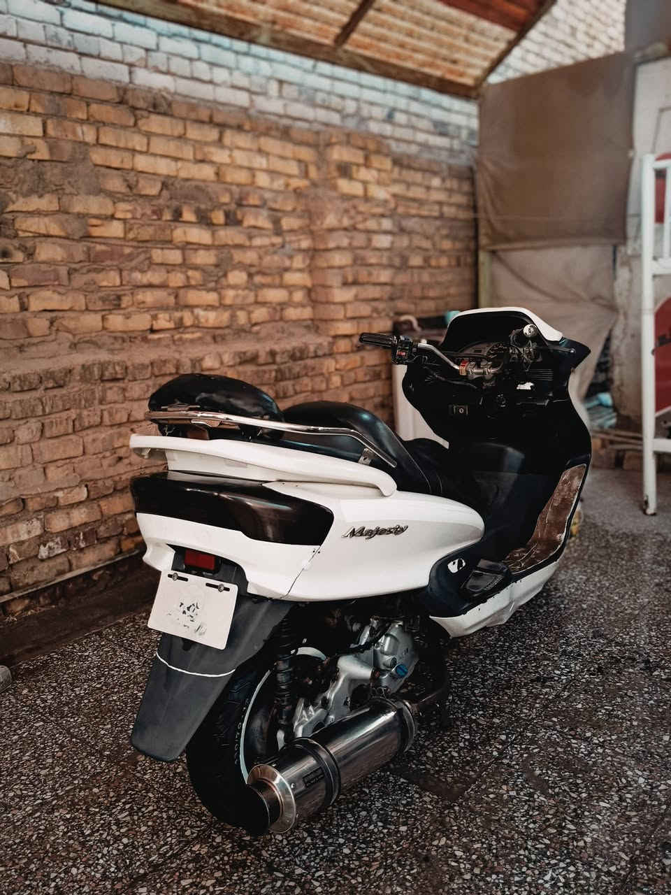 السلام عليكم ماجستة للبيع مكينة ٢٥٠ 
مفتوحة جاهزة من كلشي كهربائيات كلهة شغالة 
صالنصة رياضي وكاتم نفس لوقت فول نشاط 
مكاني ديوانية حي فرات 
لسعر 450 وبيهة مجال 
لرقم ***********
